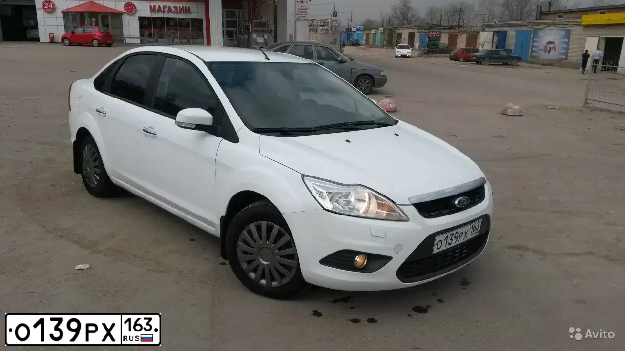 Фото автомобиля FORD FOCUS, 2011 — госномер О139РХ163. Цвет: БЕЛЫЙ