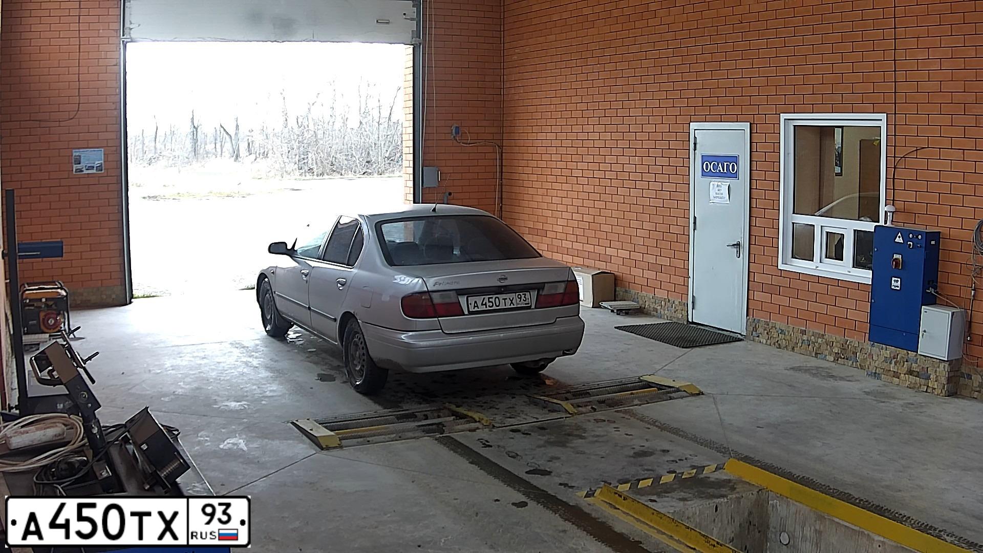 Фото автомобиля NISSAN PRIMERA, 1998 — госномер А450ТХ93. Цвет: СЕРЫЙ