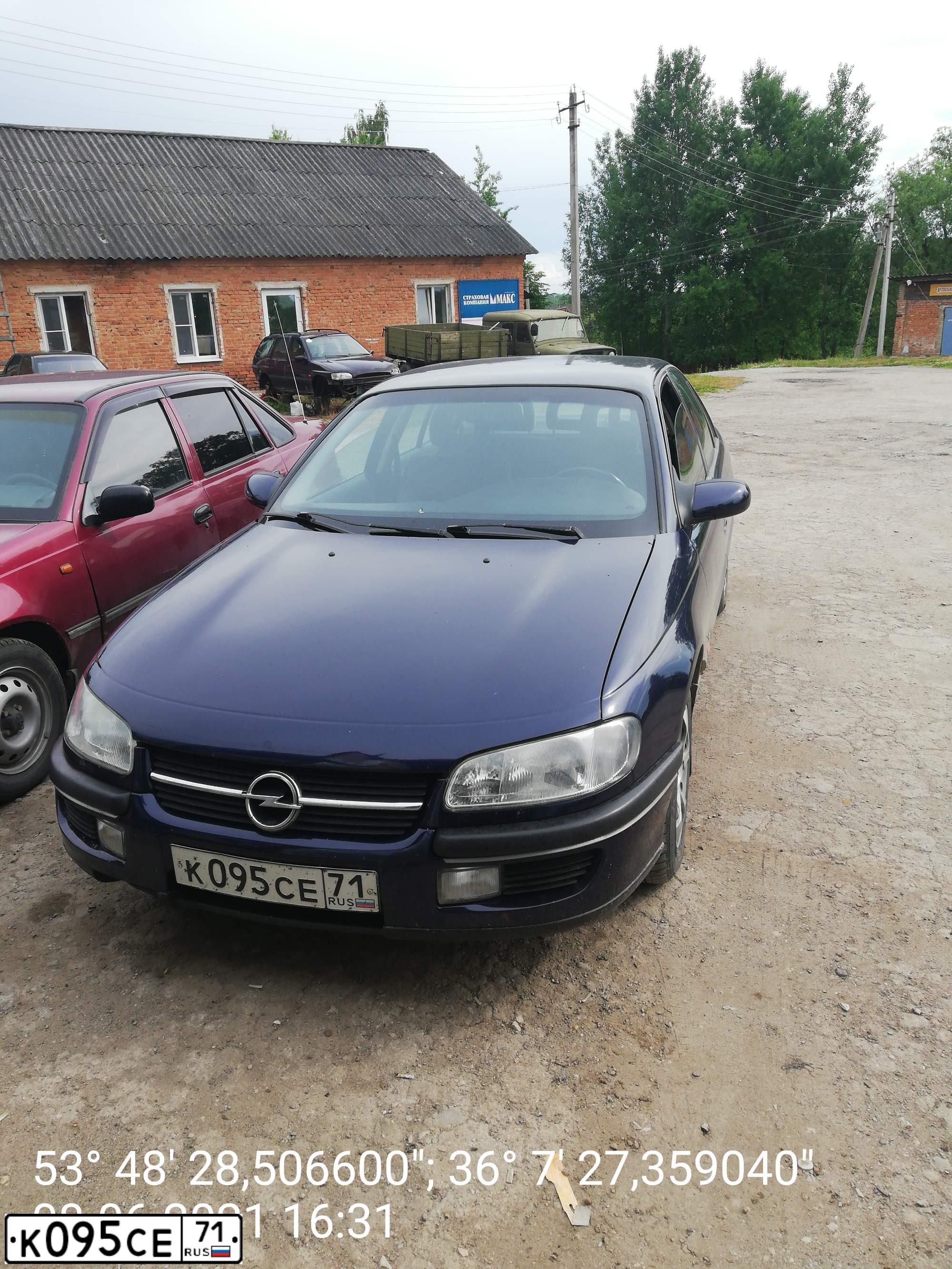 Фото автомобиля OPEL OMEGA, 1995 — госномер О117ОО90. Цвет: синий