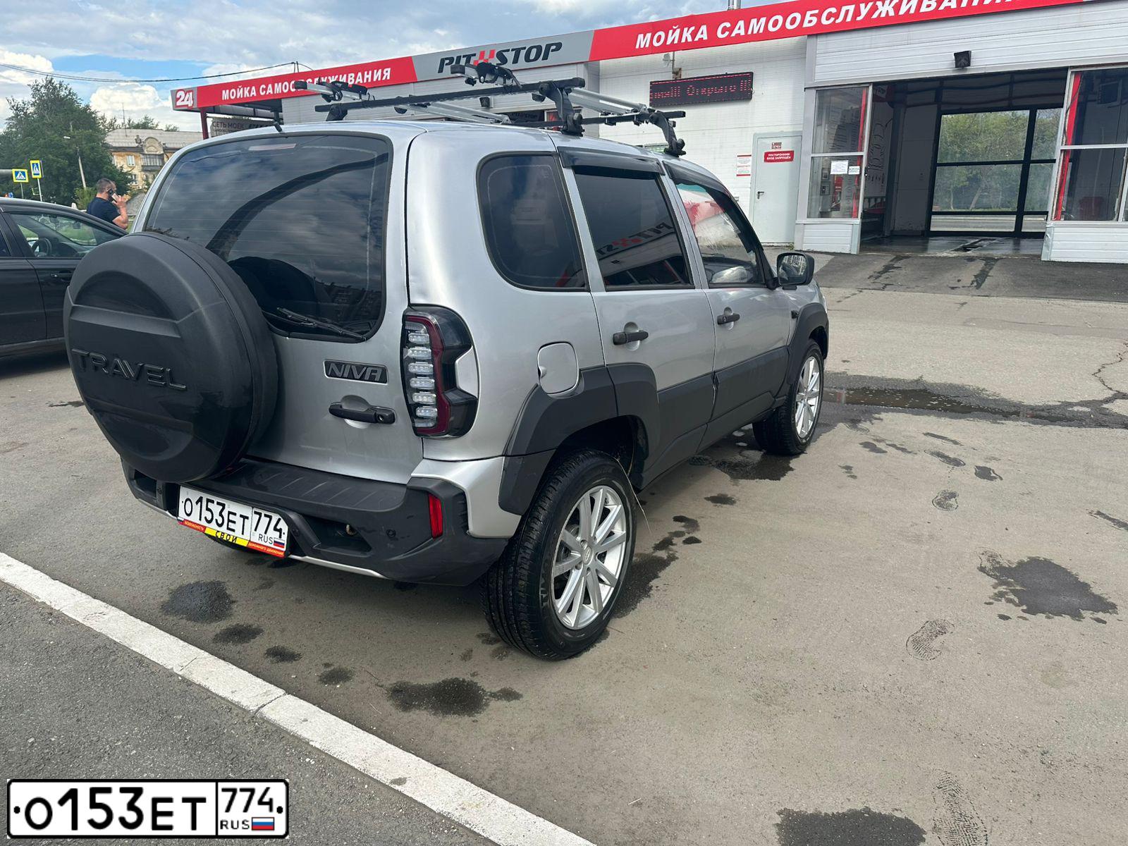 Фото автомобиля CHEVROLET NIVA, 2003 — госномер О153ЕТ774. Цвет: СВЕТЛО-СЕРЕБРИСТЫЙ МЕТАЛЛИК