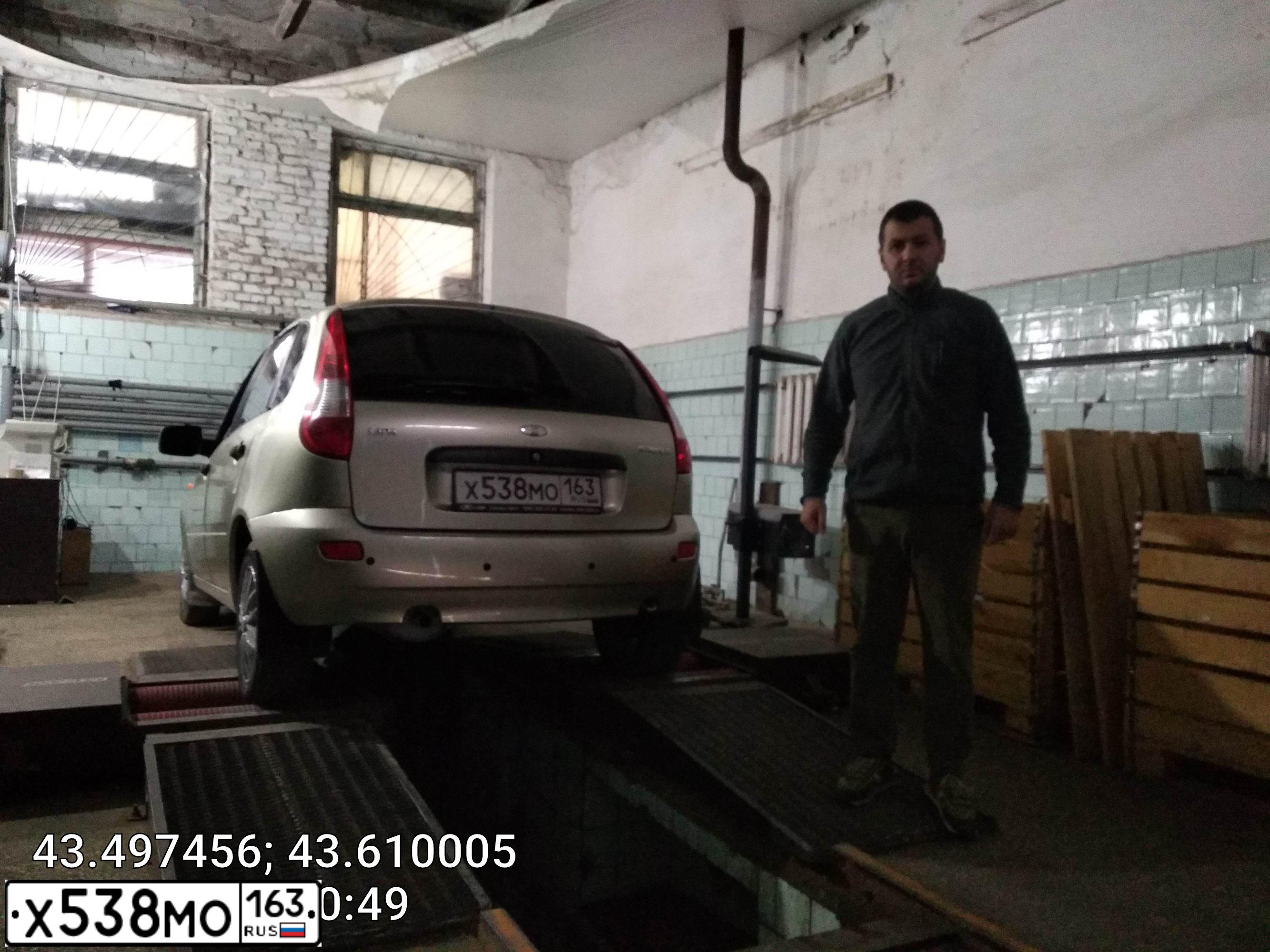 Фото автомобиля LADA 1119 KALINA, 2011 — госномер Е125УК178. Цвет: БЕЛО-ЖЕЛТЫЙ ПЕРЛАМУТРОВЫЙ