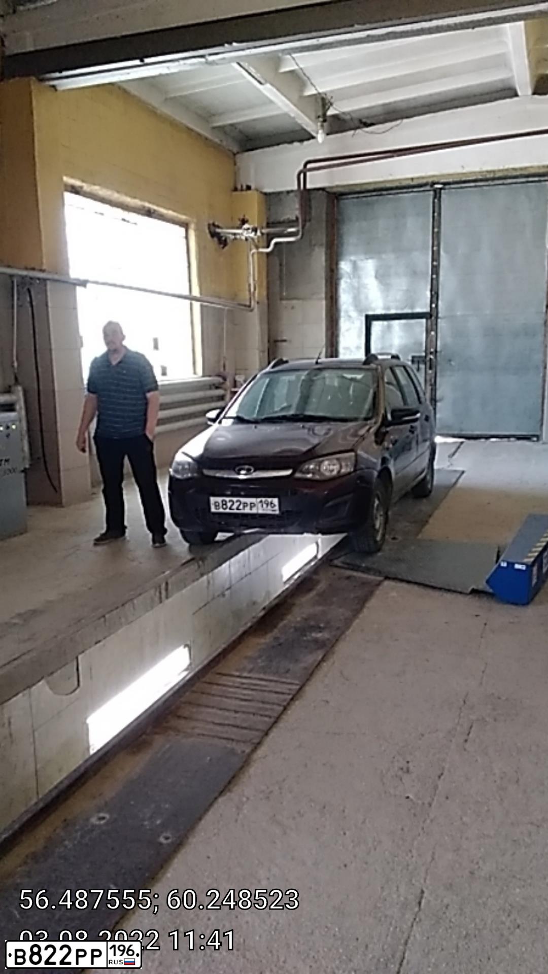Фото автомобиля LADA 2194 KALINA, 2014 — госномер В822РР196. Цвет: ТЕМНО-КРАСНЫЙ