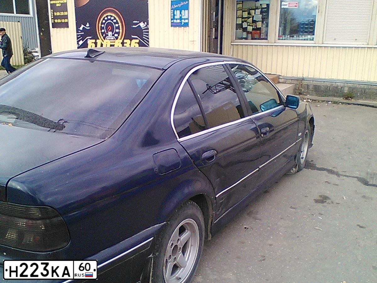 Фото автомобиля BMW SERIE 5, 1996 — госномер Н223КА60. Цвет: СИНИЙ
