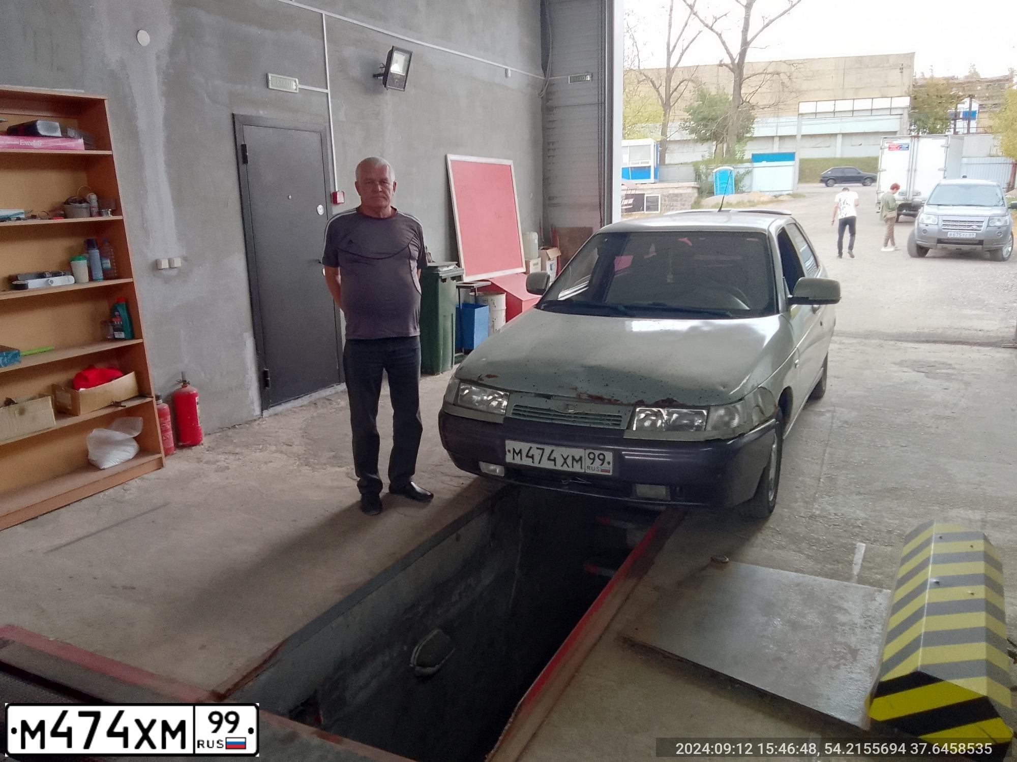 Фото автомобиля LADA 2112, 2002 — госномер М474ХМ99. Цвет: СВЕТЛО-СЕРЫЙ