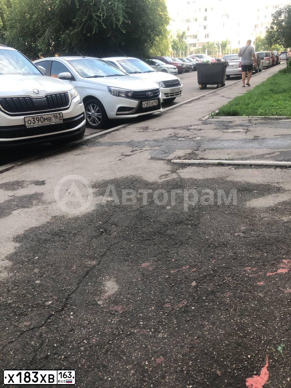 Фото автомобиля LADA VESTA, 2017 — госномер Х183ХВ163. Цвет: БЕЛЫЙ