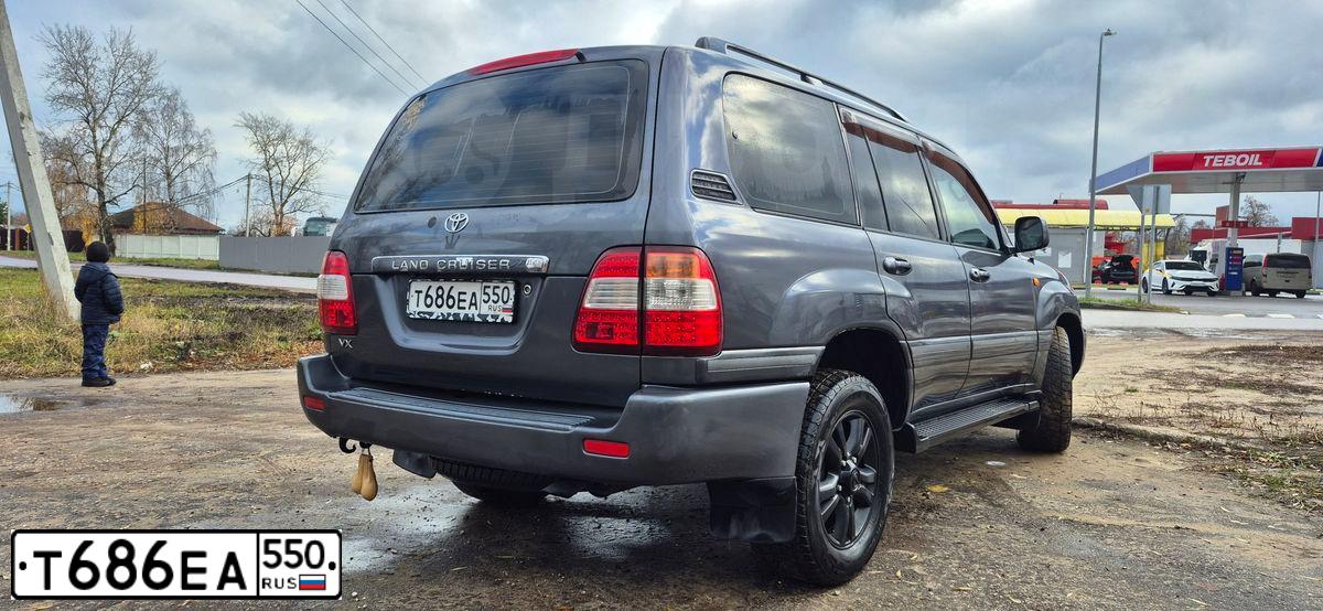Фото автомобиля TOYOTA LANDCRUISER, 2006 — госномер Т686ЕА550. Цвет: СЕРЫЙ ТЕМНЫЙ
