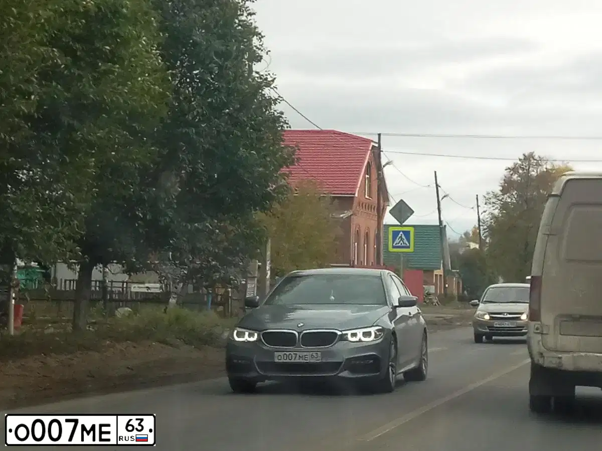 Фото автомобиля BMW SERIE 5, 2017 — госномер У994ВВ58. Цвет: Серый