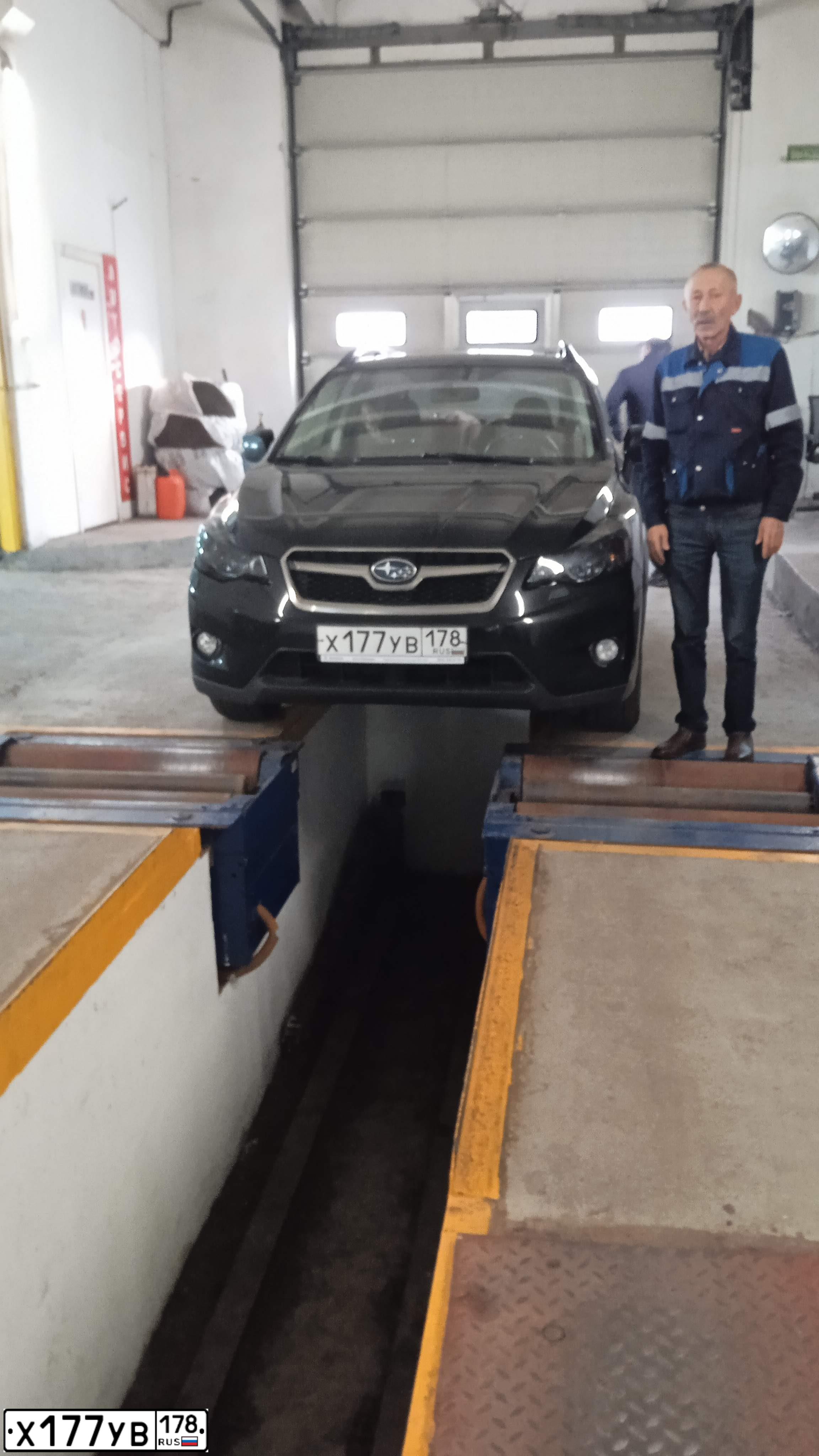Фото автомобиля SUBARU IMPREZA, 2013 — госномер Х177УВ178. Цвет: ЧЕРНЫЙ