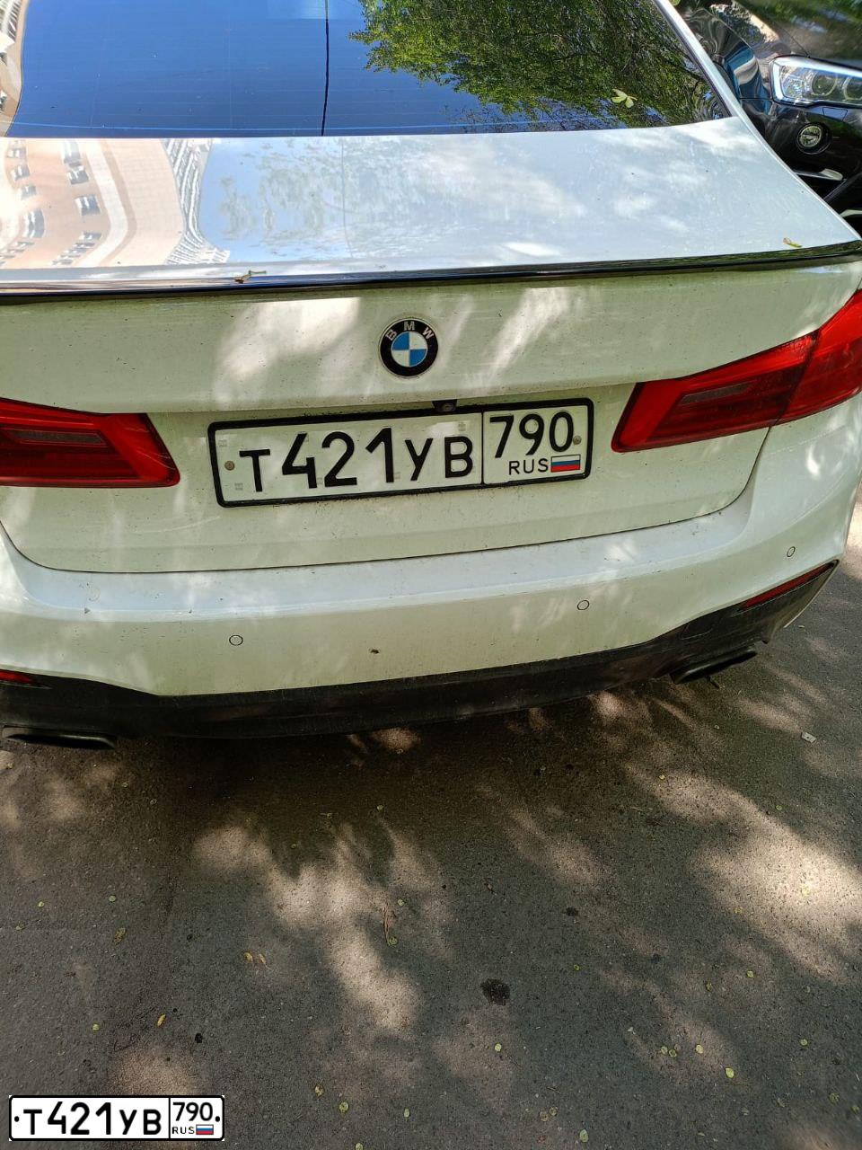 Фото автомобиля BMW SERIE 5, 2019 — госномер Т421УВ790. Цвет: Белый