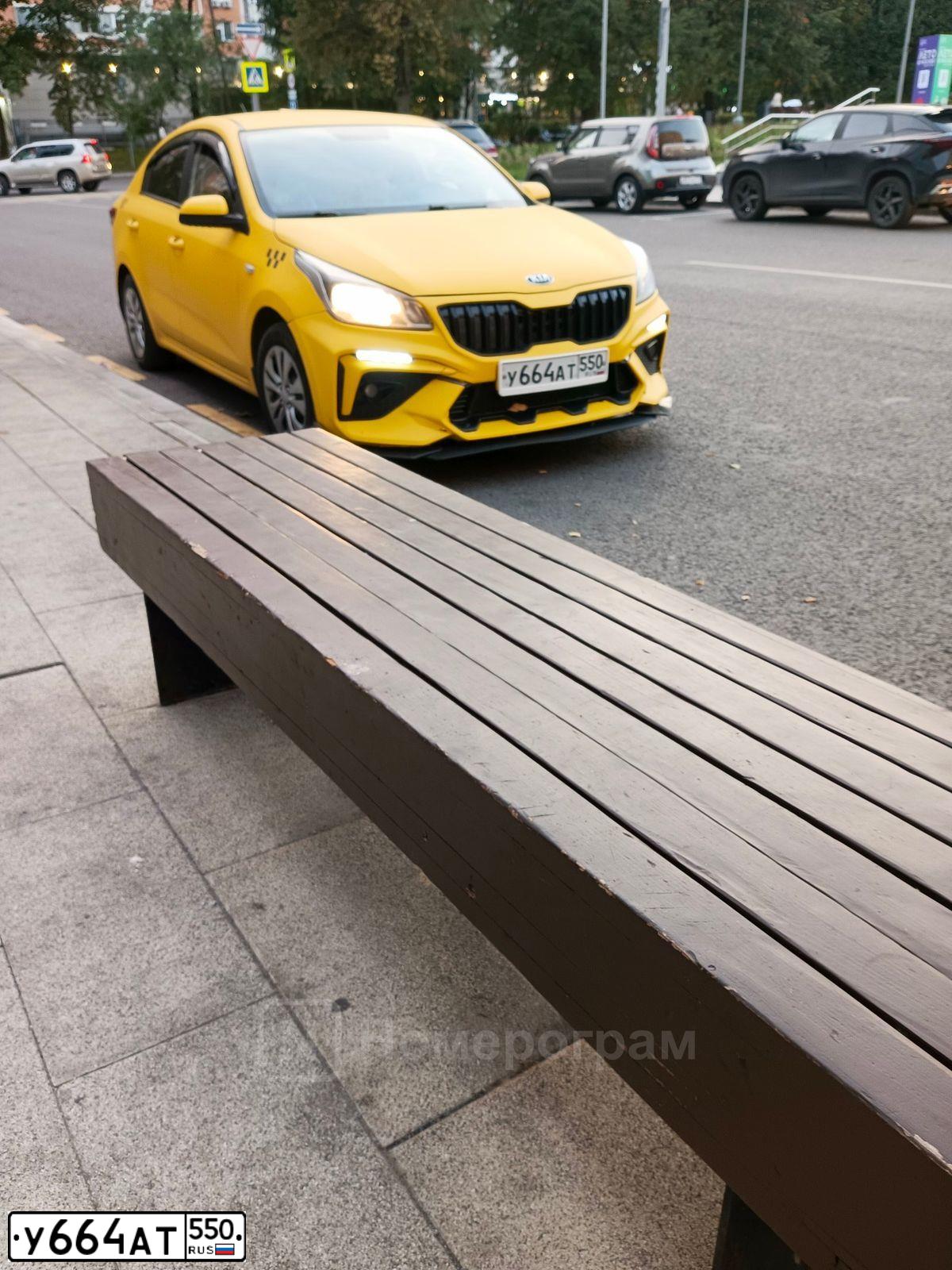 Фото автомобиля KIA RIO, 2019 — госномер У664АТ550. Цвет: ЖЕЛТЫЙ