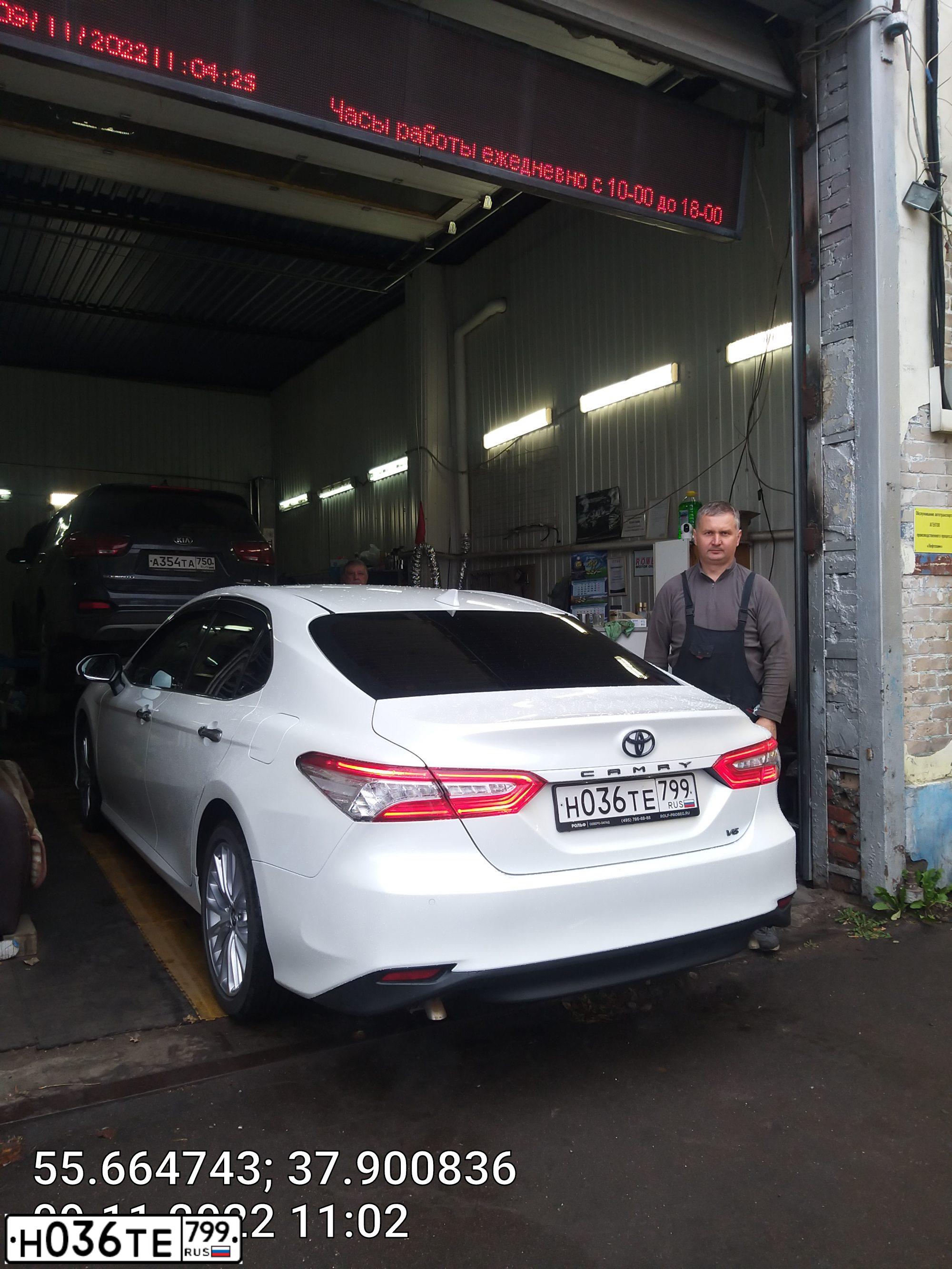 Фото автомобиля TOYOTA CAMRY, 2018 — госномер Р906ХС790. Цвет: БЕЛЫЙ ПЕРЛАМУТР