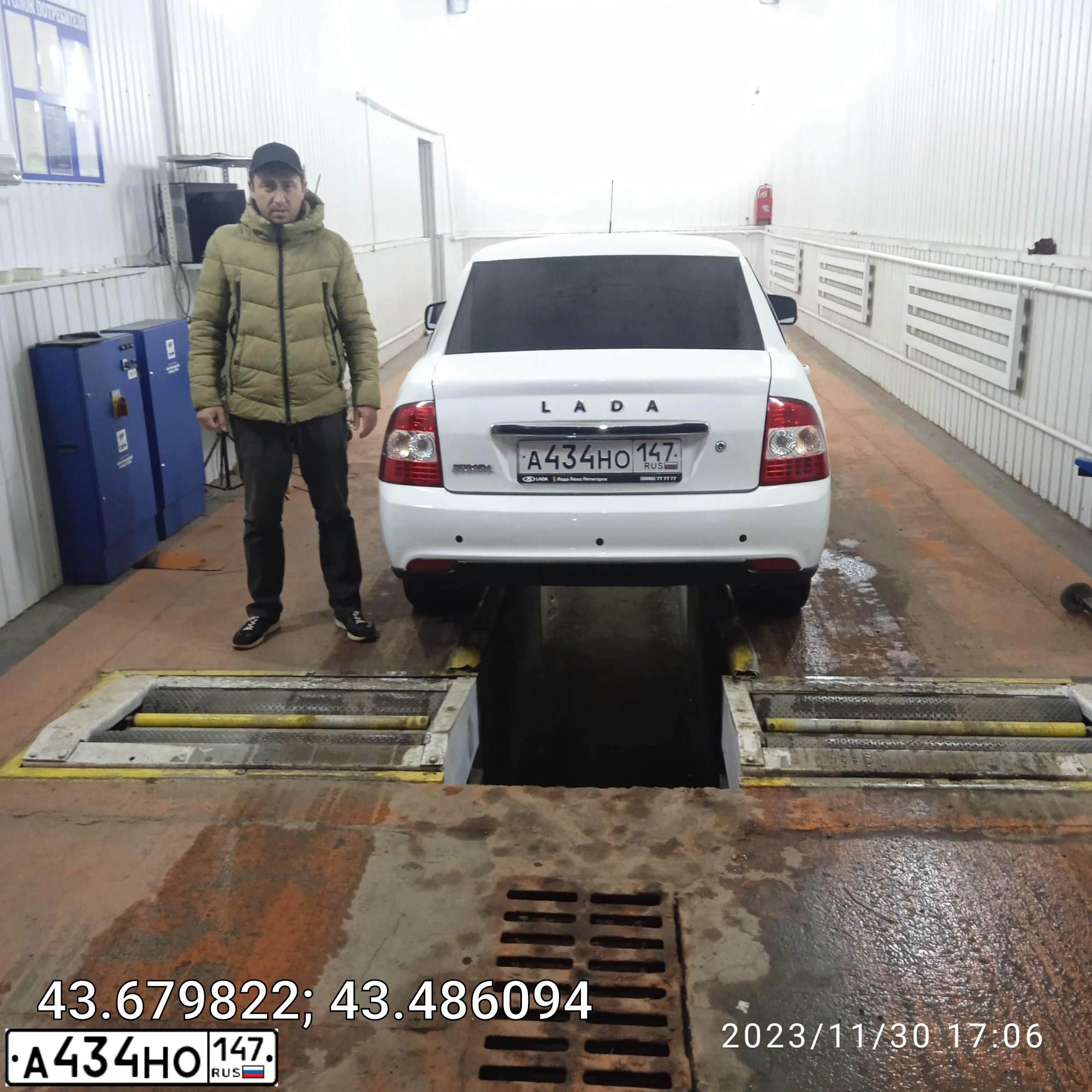 Фото автомобиля LADA 2170 PRIORA, 2015 — госномер М825МВ07. Цвет: Белый