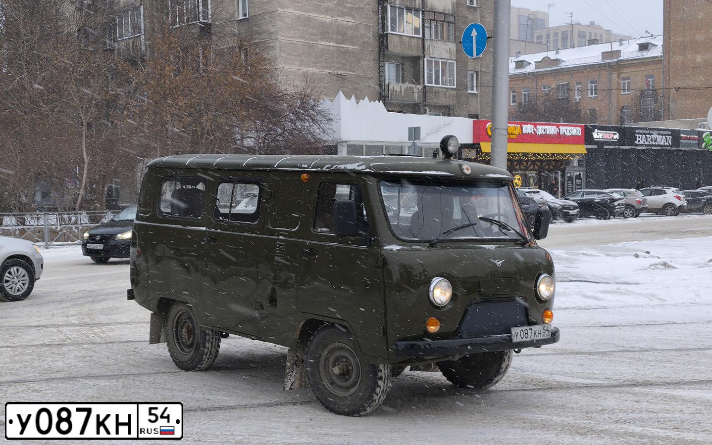 Фото автомобиля UAZ 3962, 2001 — госномер У087КН54. Цвет: ХАКИ