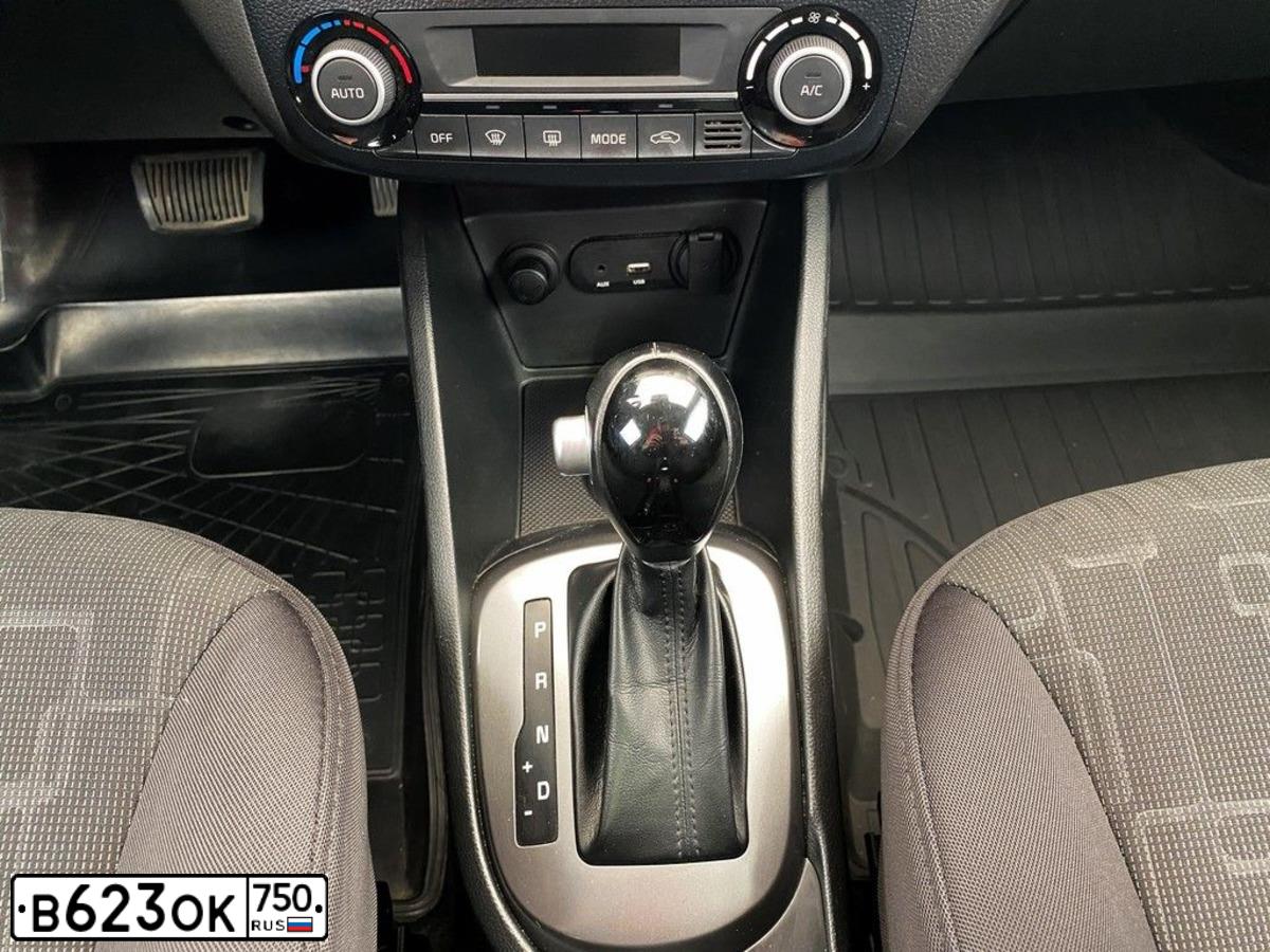 Фото автомобиля KIA RIO, 2017 — госномер О392ЕА977
