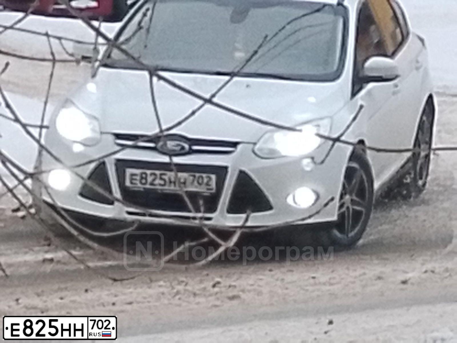 Фото автомобиля FORD FOCUS, 2012 — госномер О735ЕС102. Цвет: Белый