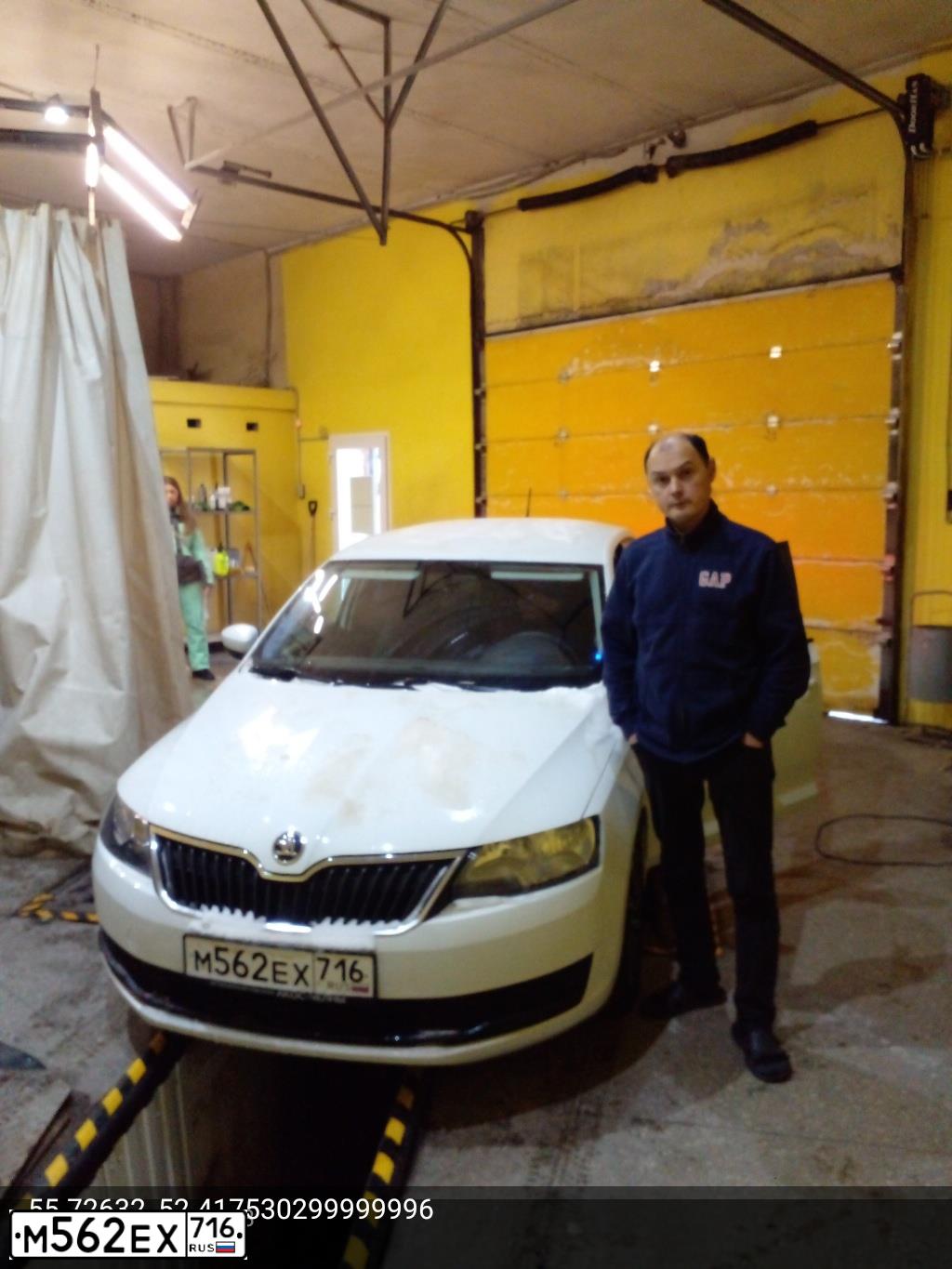 Фото автомобиля SKODA RAPID, 2018 — госномер В013ОВ716. Цвет: БЕЛЫЙ