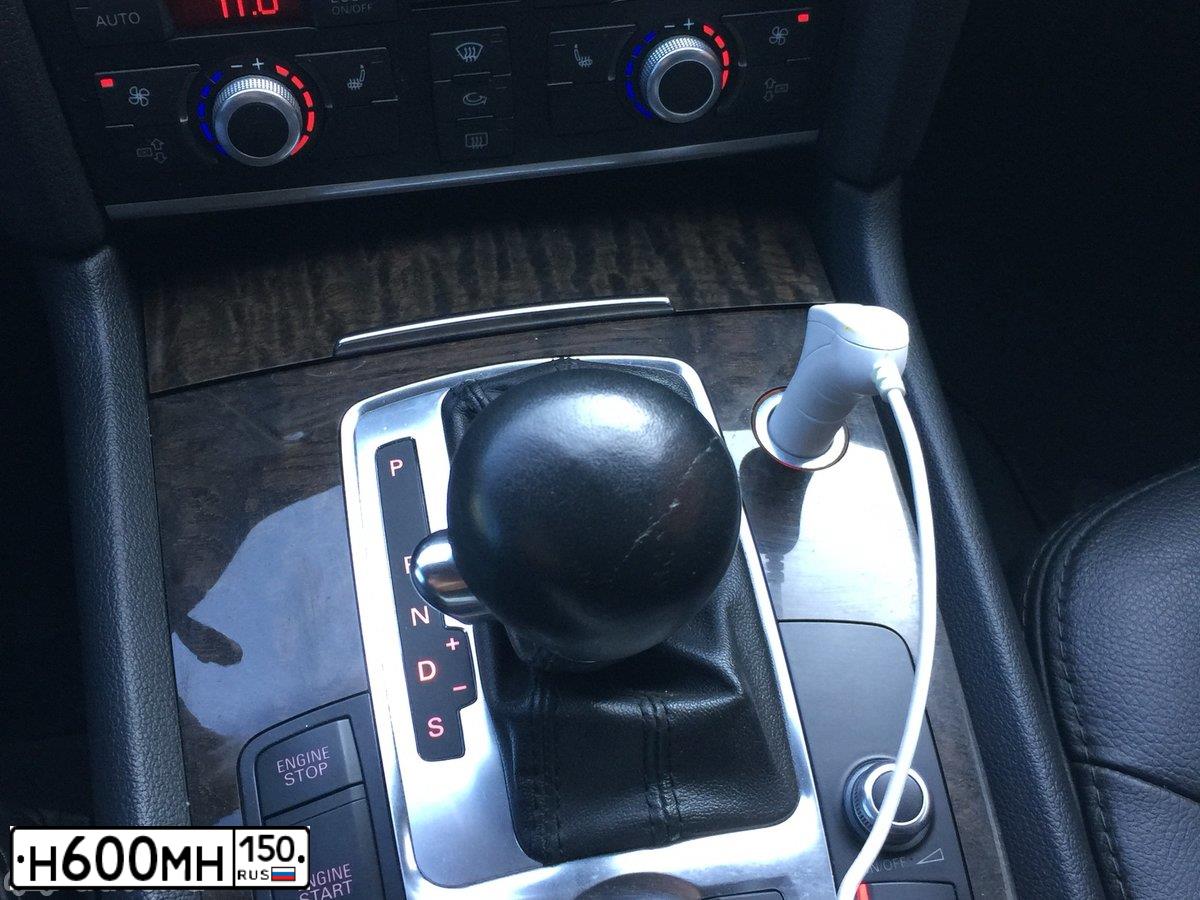 Фото автомобиля SKODA OCTAVIA, 2010 — госномер Е901ХН82. Цвет: СЕРЫЙ