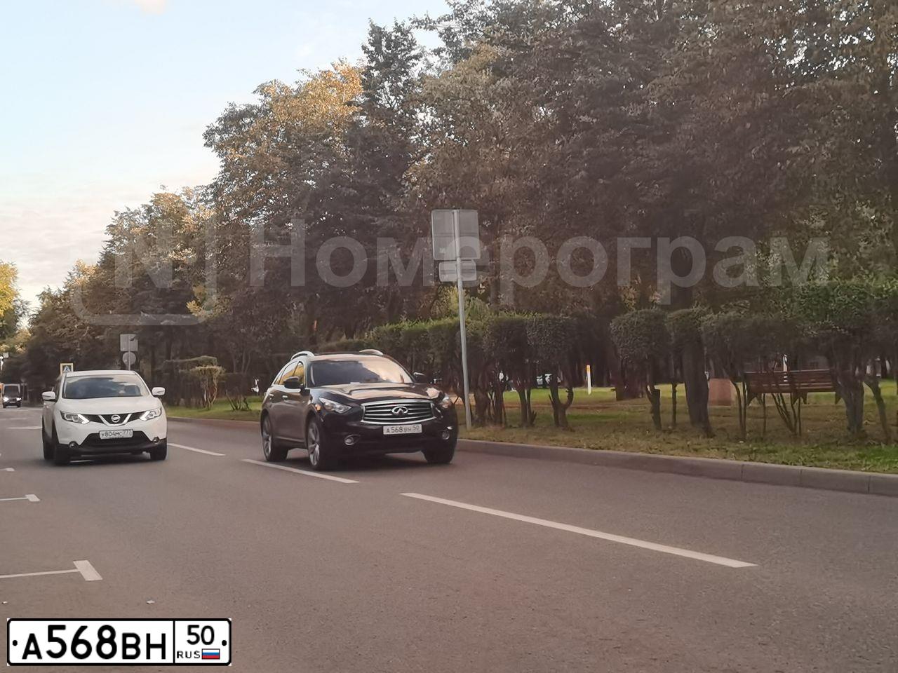 Фото автомобиля INFINITI QX70 /FX/, 2012 — госномер У258АВ977. Цвет: ЧЕРНЫЙ