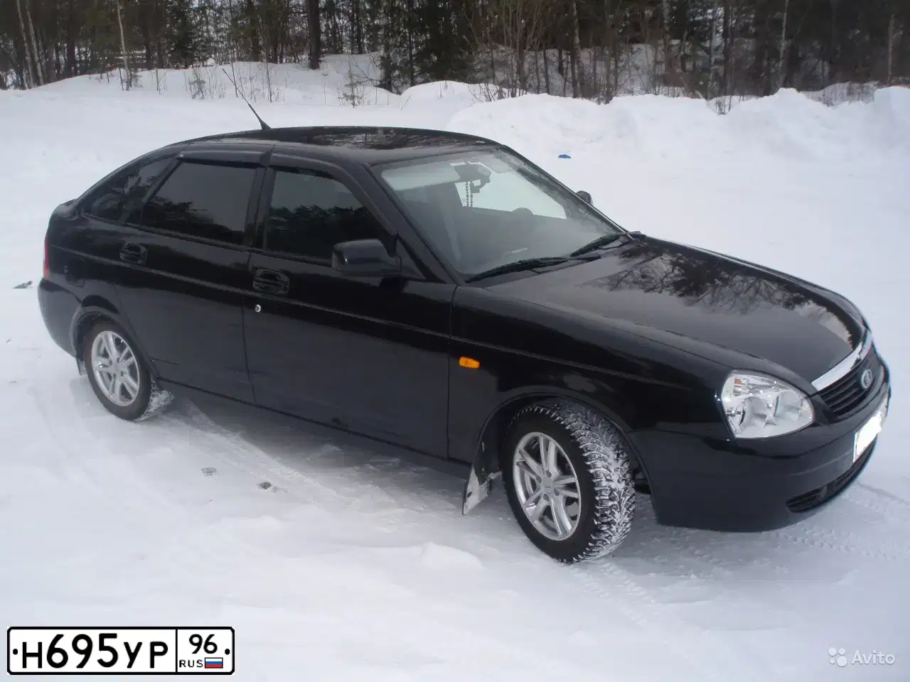 Фото автомобиля LADA 2172 PRIORA, 2009 — госномер Н695УР96. Цвет: ТЕМНО-ЗЕЛЕНЫЙ
