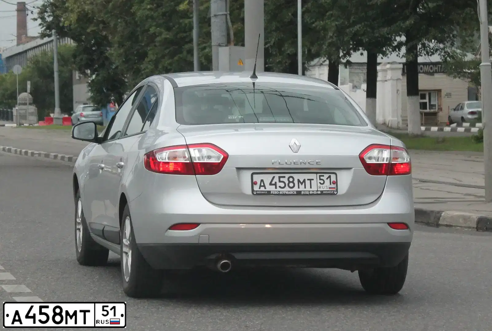 Фото автомобиля RENAULT FLUENCE, 2013 — госномер М129ТЕ10. Цвет: СВЕТЛО-СЕРЫЙ