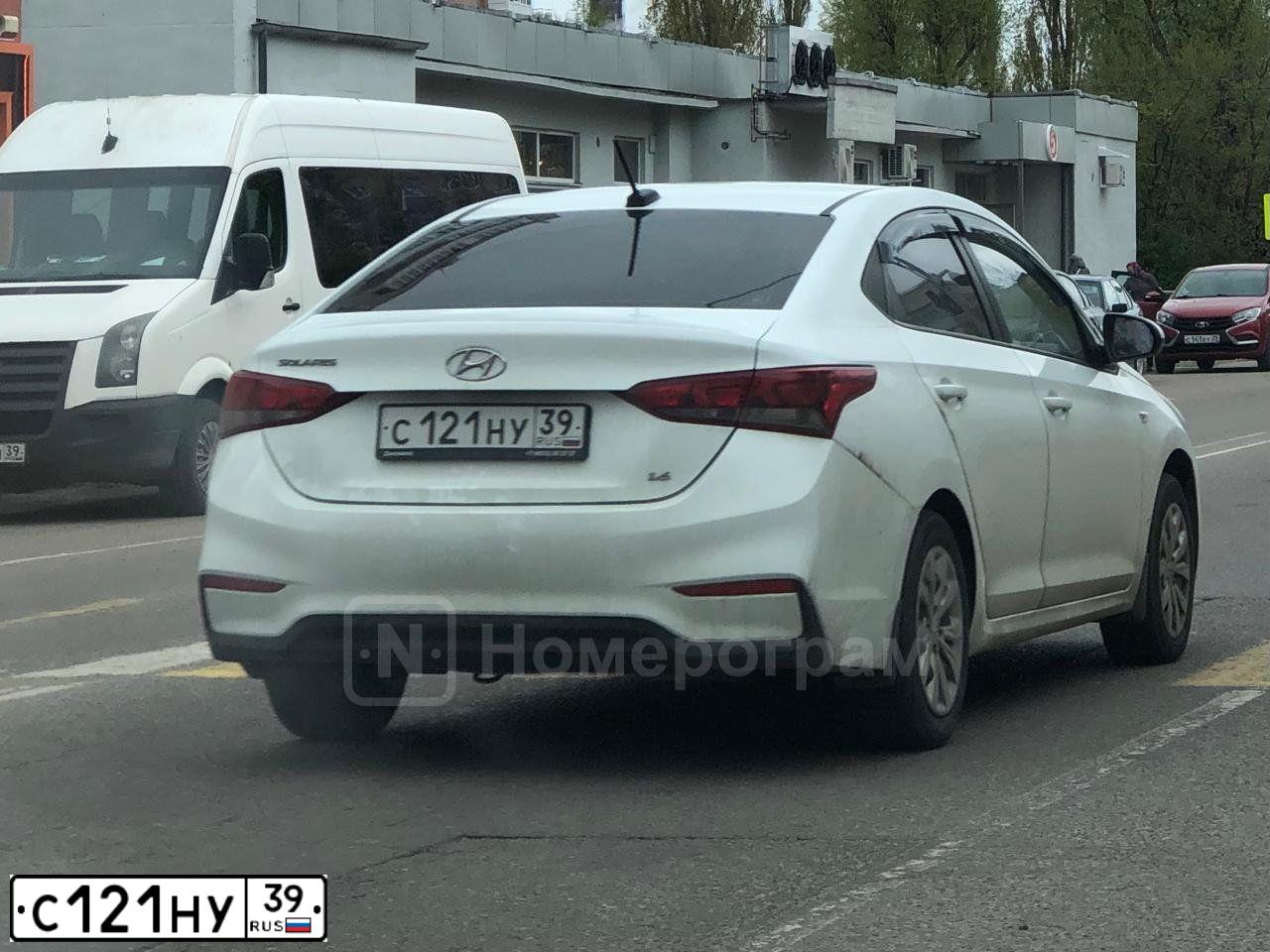 Фото автомобиля HYUNDAI SOLARIS, 2017 — госномер С121НУ39. Цвет: Белый