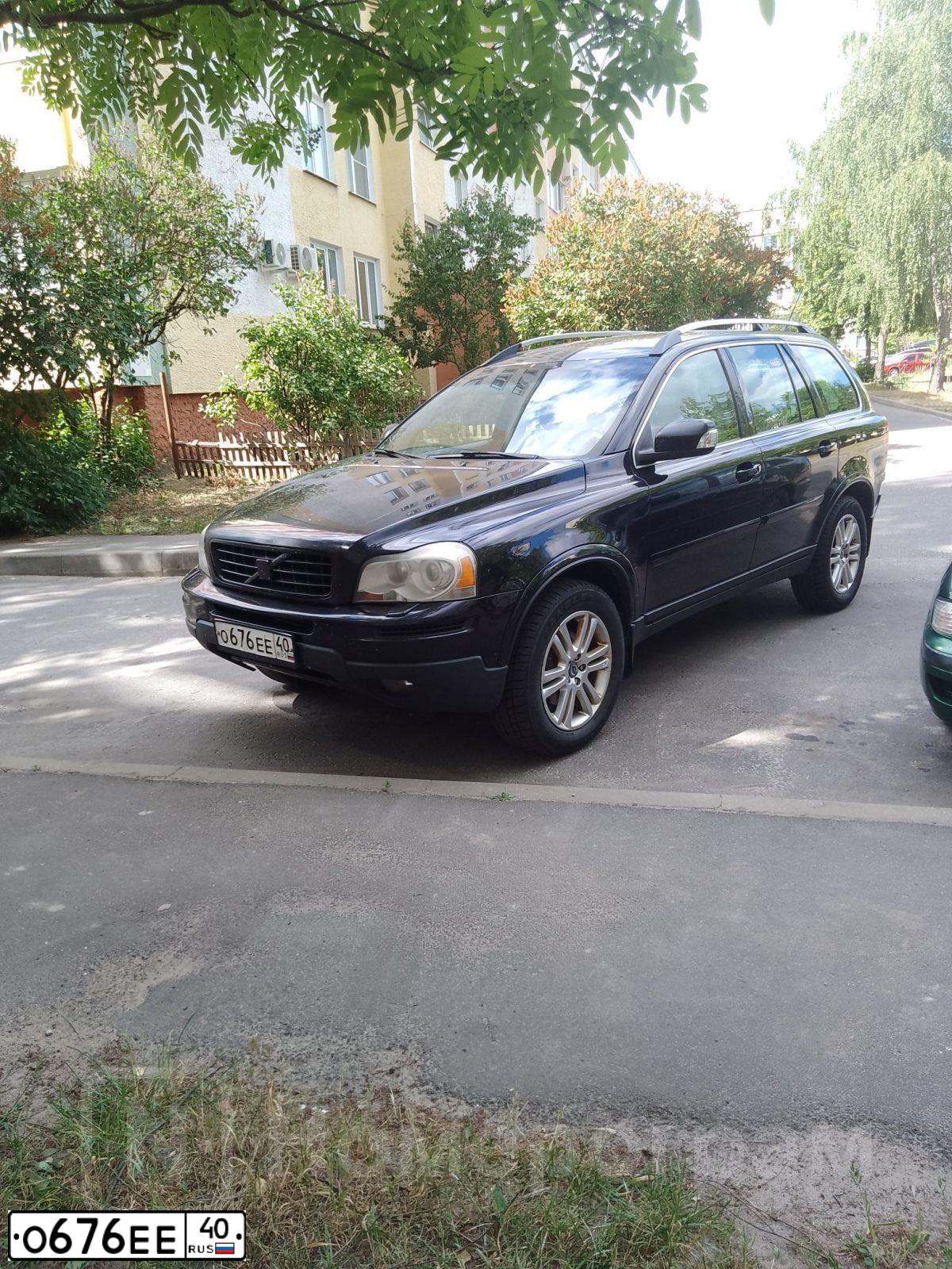 Фото автомобиля VOLVO XC90, 2007 — госномер О676ЕЕ40. Цвет: ЧЕРНЫЙ
