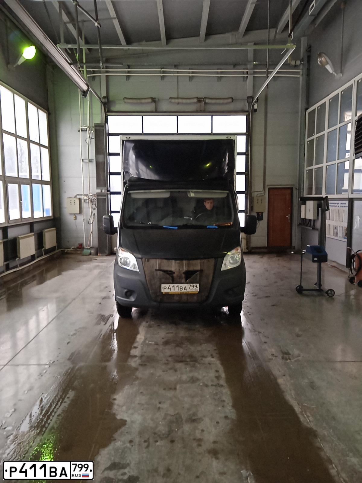 Фото автомобиля GAZ GAZEL NEXT, 2017 — госномер Р411ВА799. Цвет: ЧЕРНЫЙ