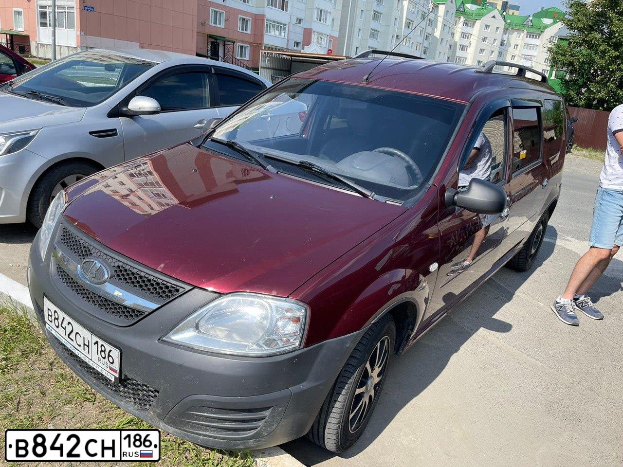 Фото автомобиля LADA LARGUS, 2014 — госномер Х761КО72. Цвет: Красный