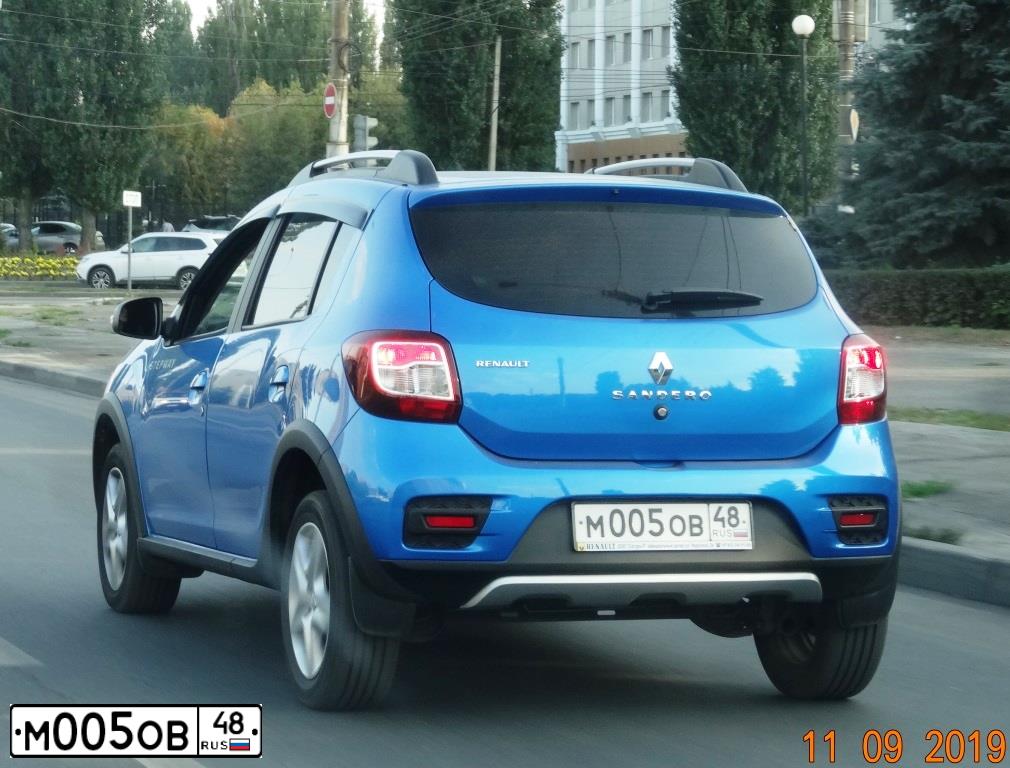Фото автомобиля NISSAN MICRA, 2006 — госномер М005ОВ48. Цвет: Красный