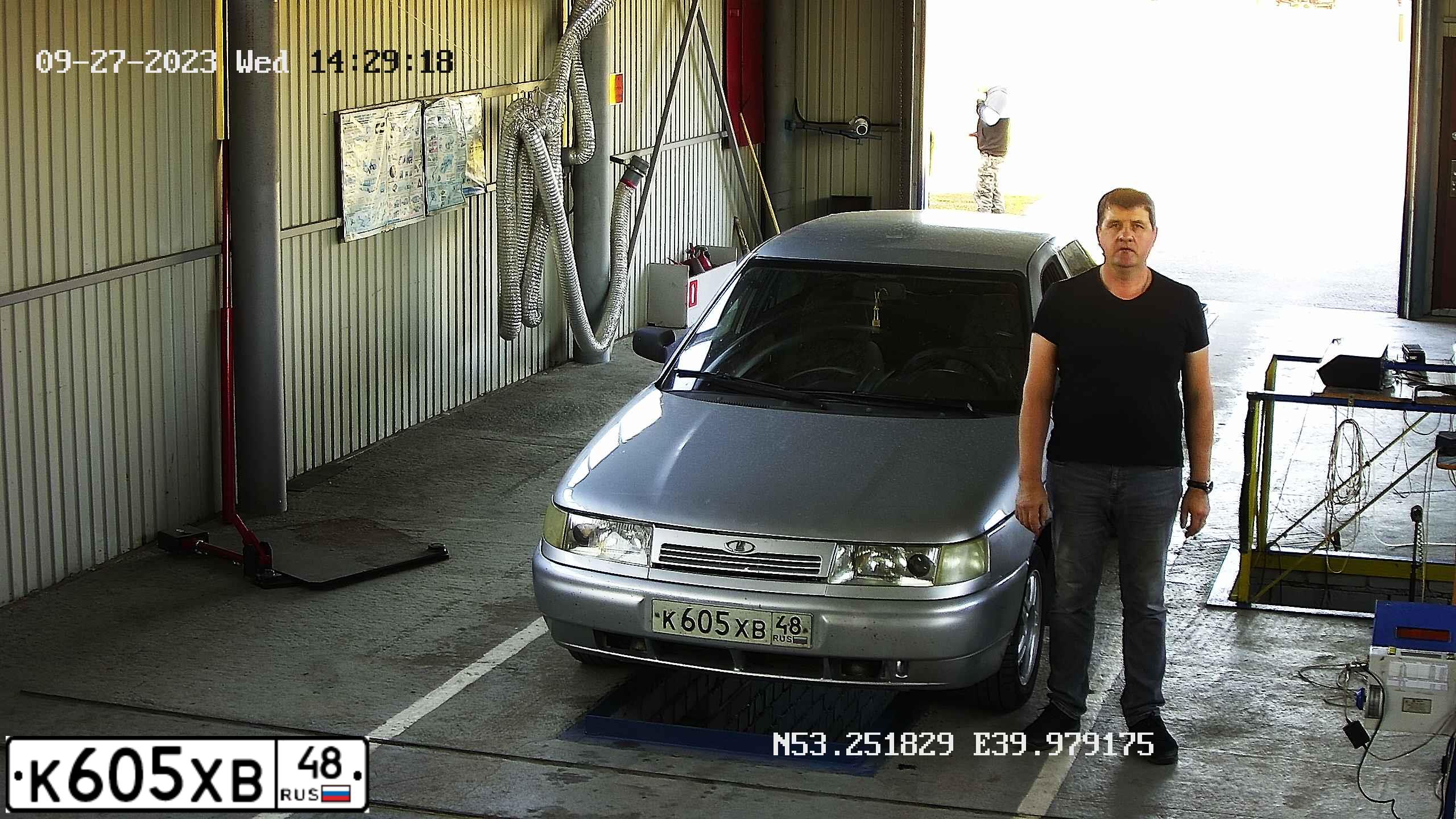 Фото автомобиля LADA 2112 LADA, 2007 — госномер К605ХВ48. Цвет: СВЕТЛО СЕРЕБРИСТЫЙ МЕТАЛЛ
