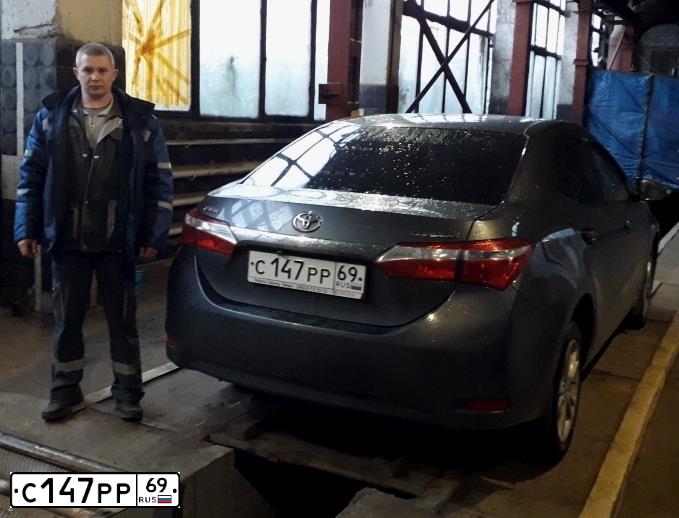 Фото автомобиля TOYOTA COROLLA, 2014 — госномер С147РР69. Цвет: СЕРЫЙ