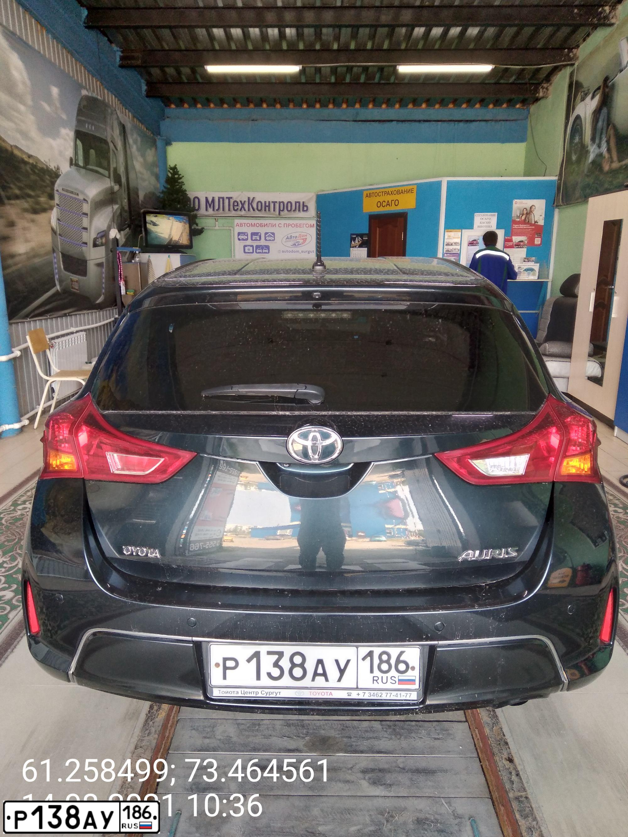 Фото автомобиля TOYOTA AURIS, 2014 — госномер Р138АУ186. Цвет: ТЕМНО-СЕРЫЙ