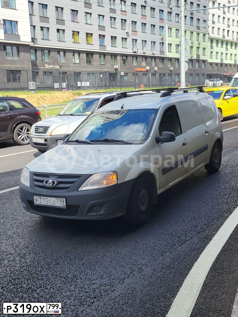 Фото автомобиля LADA LARGUS, 2019 — госномер Р319ОХ799. Цвет: Белый
