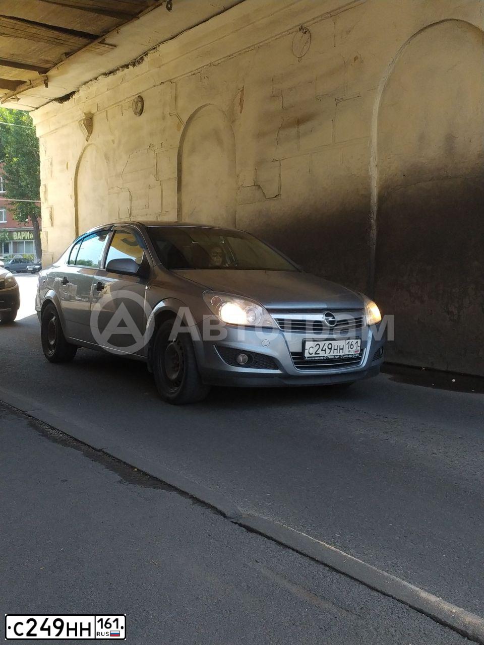 Фото автомобиля OPEL ASTRA, 2007 — госномер С249НН161. Цвет: СЕРЫЙ