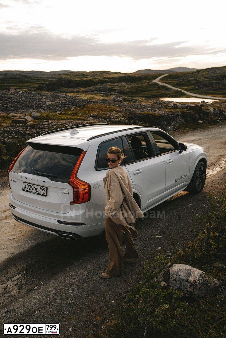 Фото автомобиля VOLVO XC90, 2019 — госномер А929ОЕ799. Цвет: Белый