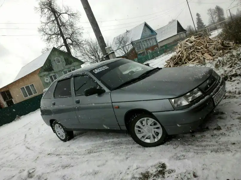 Фото автомобиля LADA 2112, 2004 — госномер Т812МТ18. Цвет: СРЕДНИЙ СЕРО-ЗЕЛЕНЫЙ МЕТ.