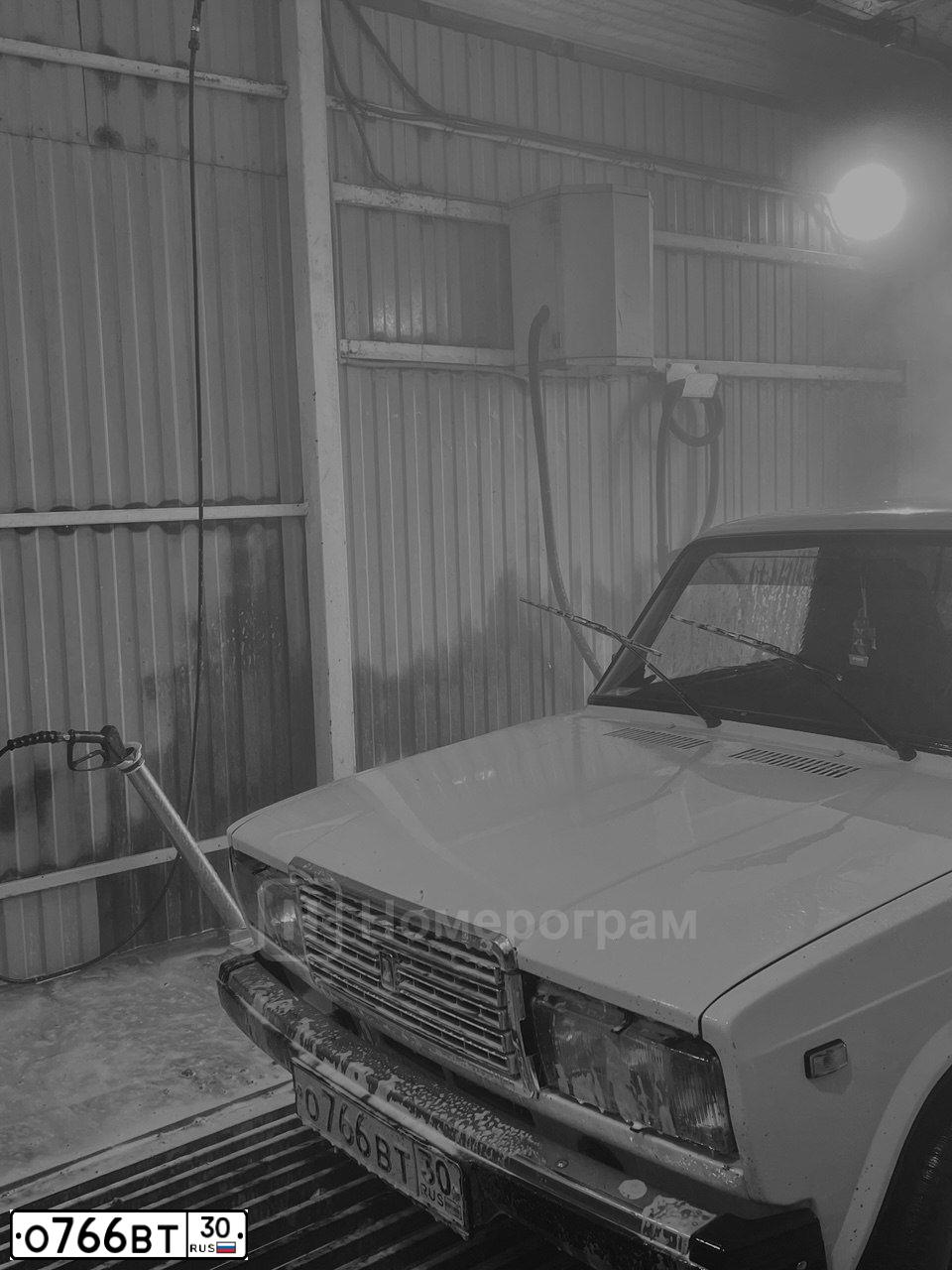 Фото автомобиля LADA 2107, 2004 — госномер О766ВТ30. Цвет: ЯРКО-БЕЛЫЙ