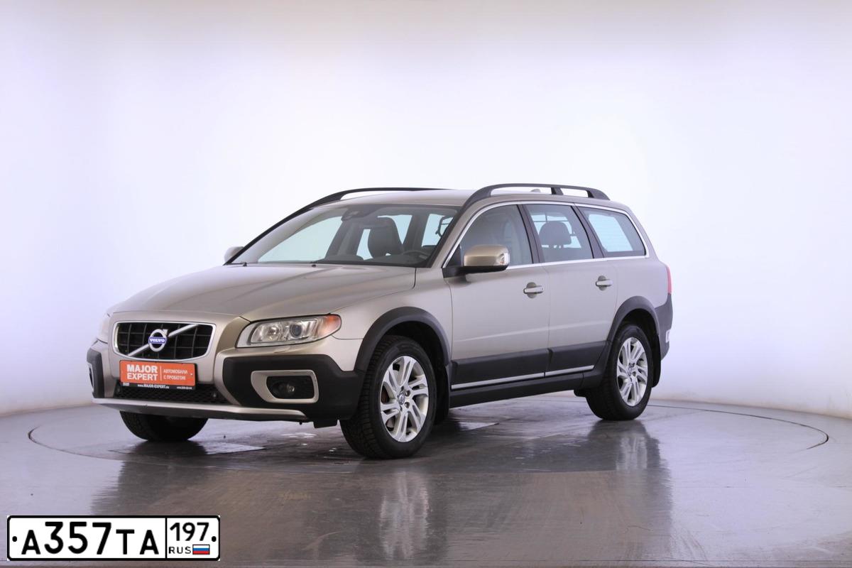 Фото автомобиля VOLVO XC70, 2012 — госномер Е040ОЕ790. Цвет: БЕЖЕВЫЙ