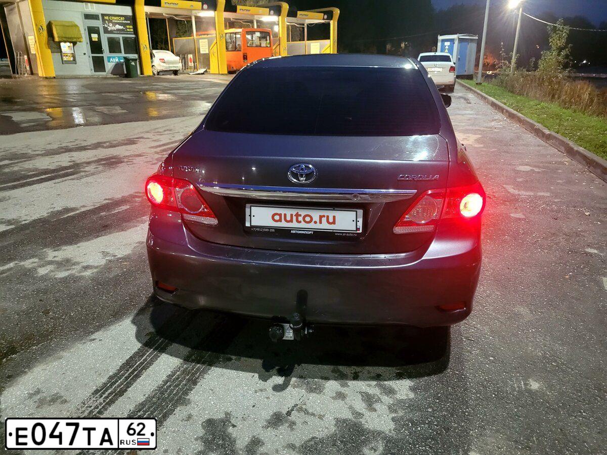 Фото автомобиля TOYOTA COROLLA, 2010 — госномер Р003СЕ62. Цвет: СЕРЫЙ