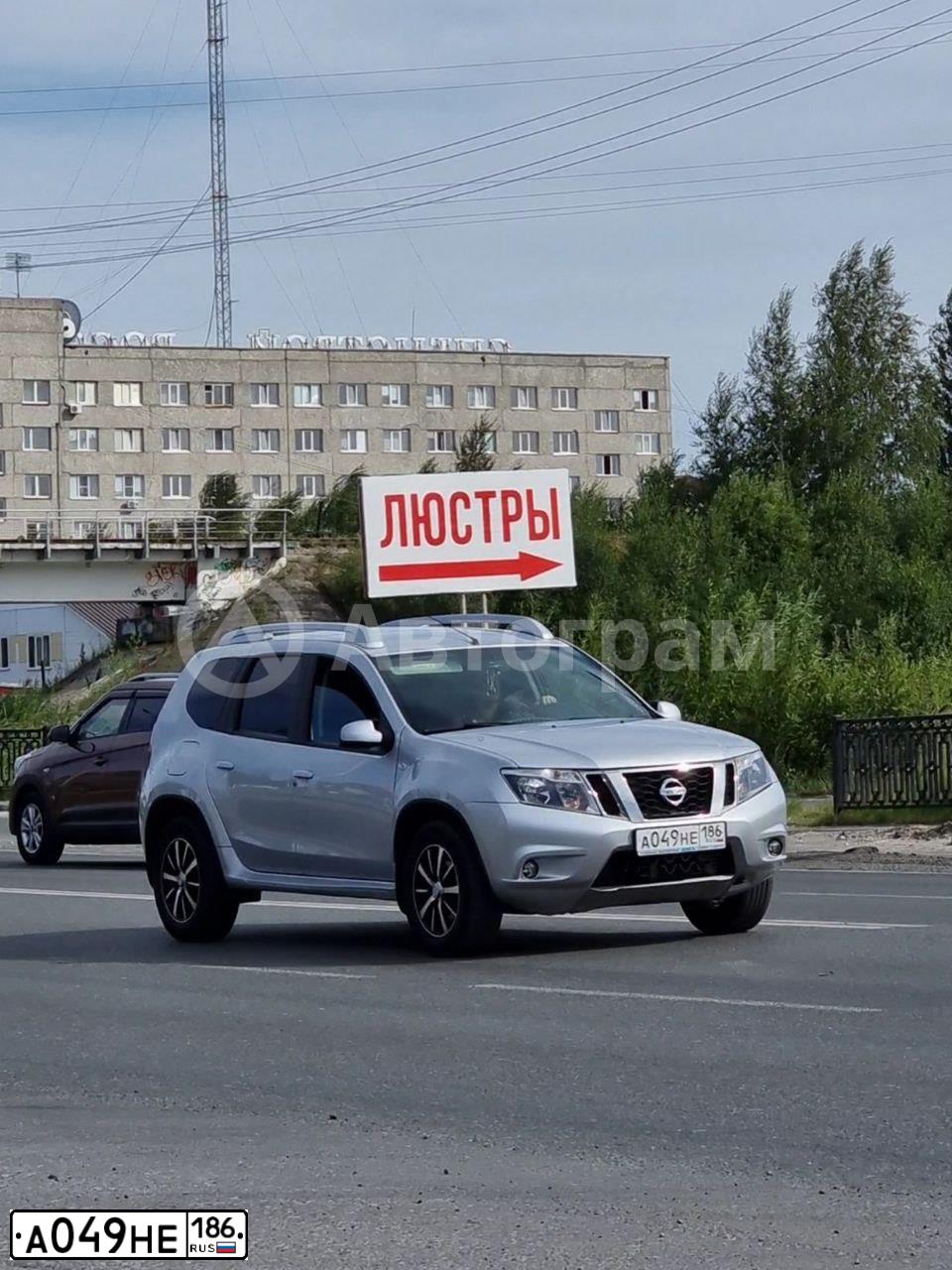 Фото автомобиля NISSAN TERRANO, 2017 — госномер А049НЕ186. Цвет: Серебристый
