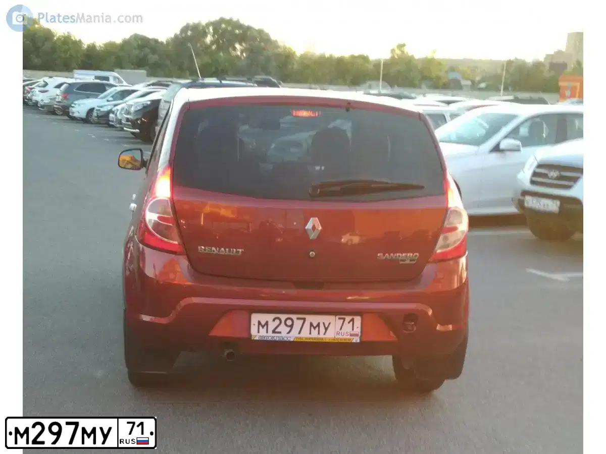 Фото автомобиля RENAULT SANDERO, 2012 — госномер Т887ТС71. Цвет: Красный