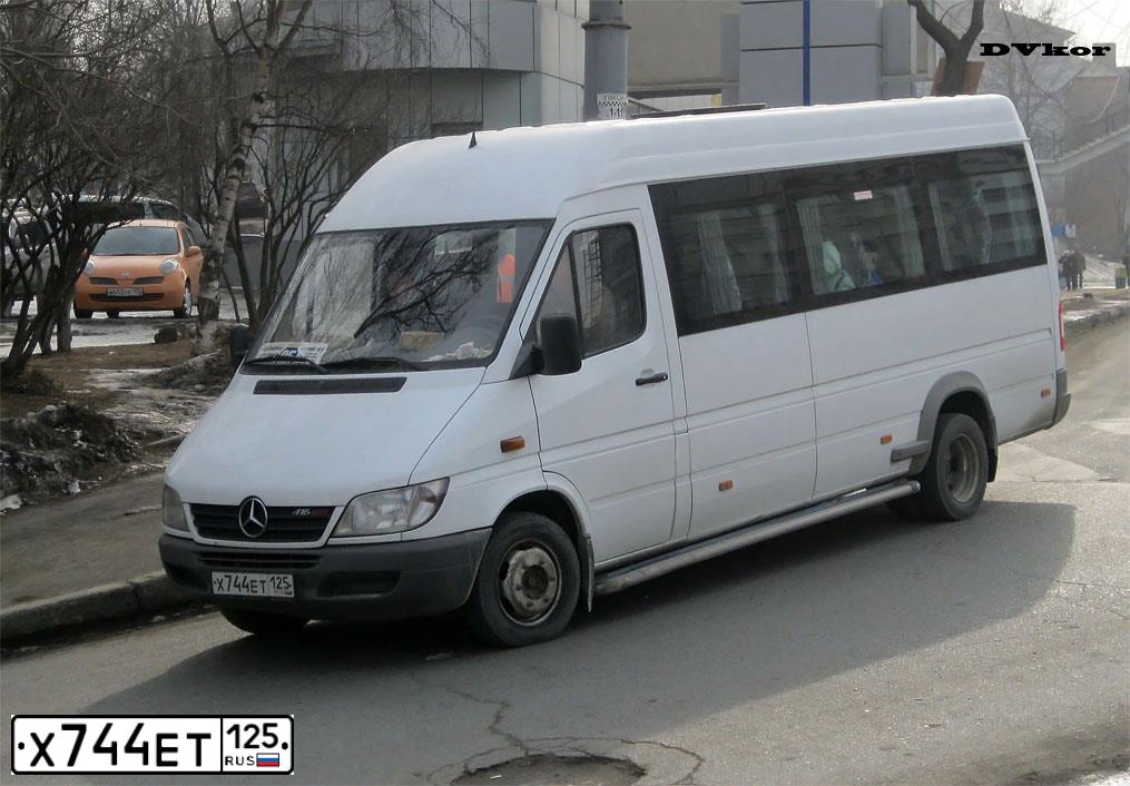 Фото автомобиля MERCEDES SPRINTER, 2004 — госномер В700УО98. Цвет: Белый