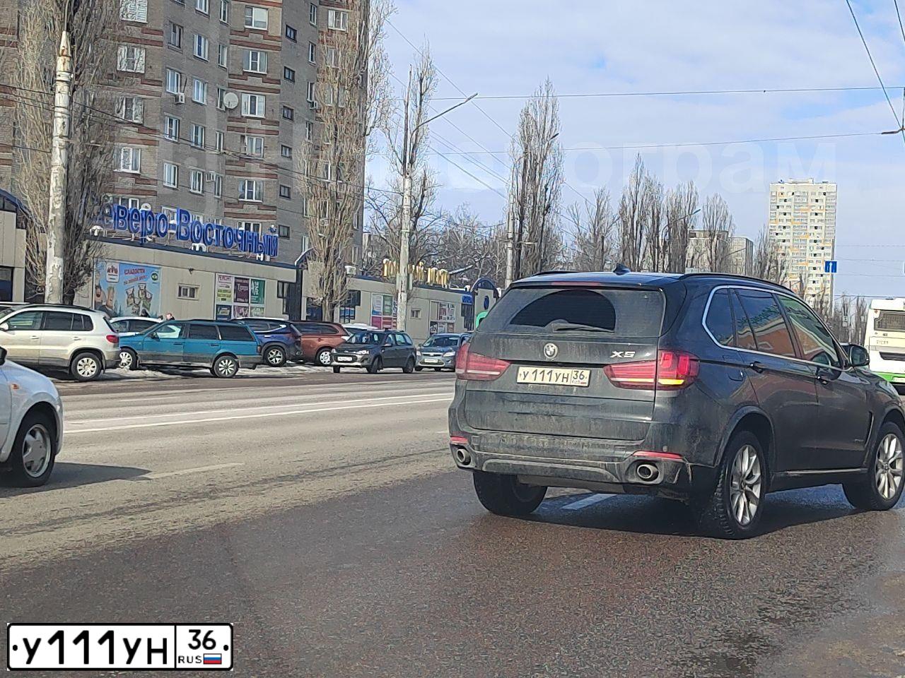 Фото автомобиля MAN TGS 19.XXX /4X2/, 2012 — госномер А827АМ136. Цвет: КРАСНЫЙ
