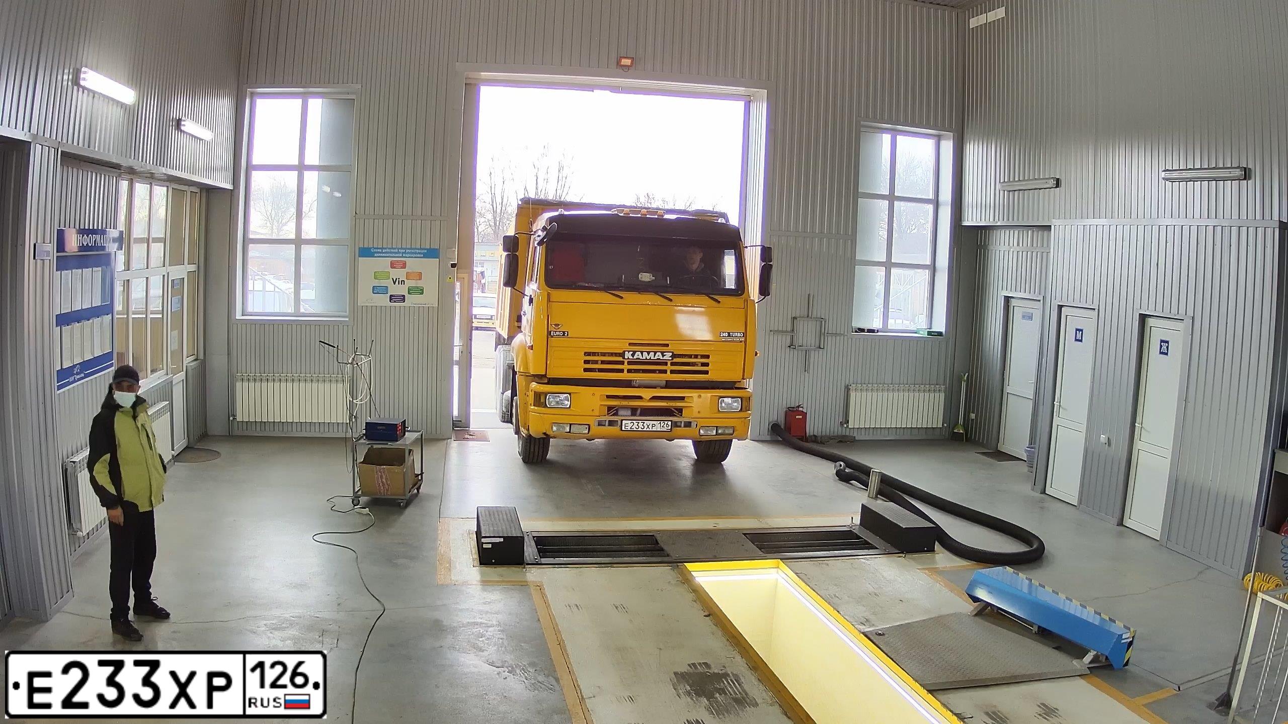 Фото автомобиля KAMAZ 65116 /6X4/, 2008 — госномер Р456ОС58. Цвет: ЖЕЛТЫЙ