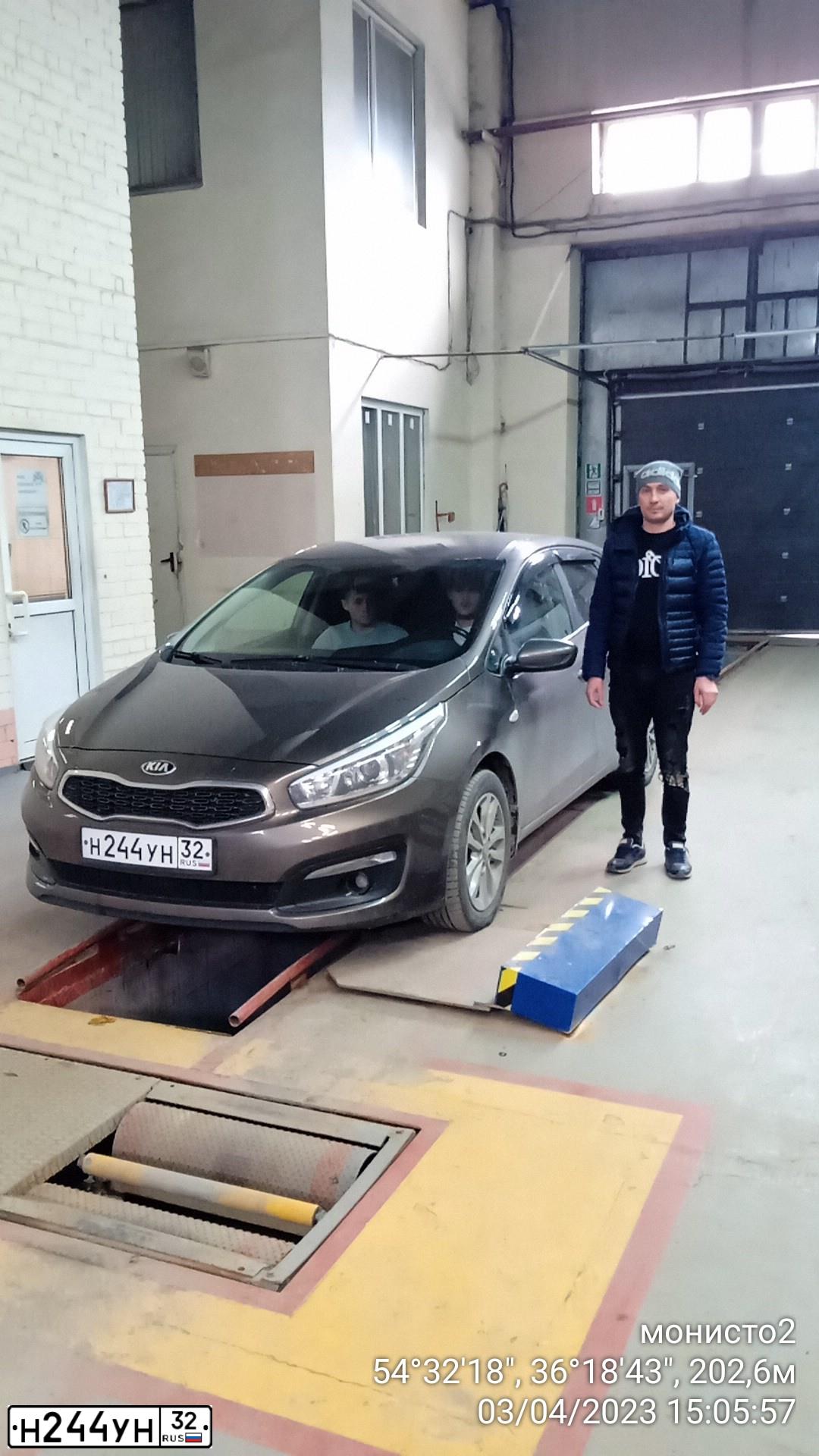 Фото автомобиля KIA CEE'D, 2016 — госномер Р437ТС40. Цвет: Коричневый