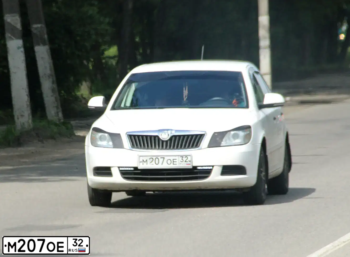 Фото автомобиля SKODA OCTAVIA, 2012 — госномер М207ОЕ32. Цвет: БЕЛЫЙ