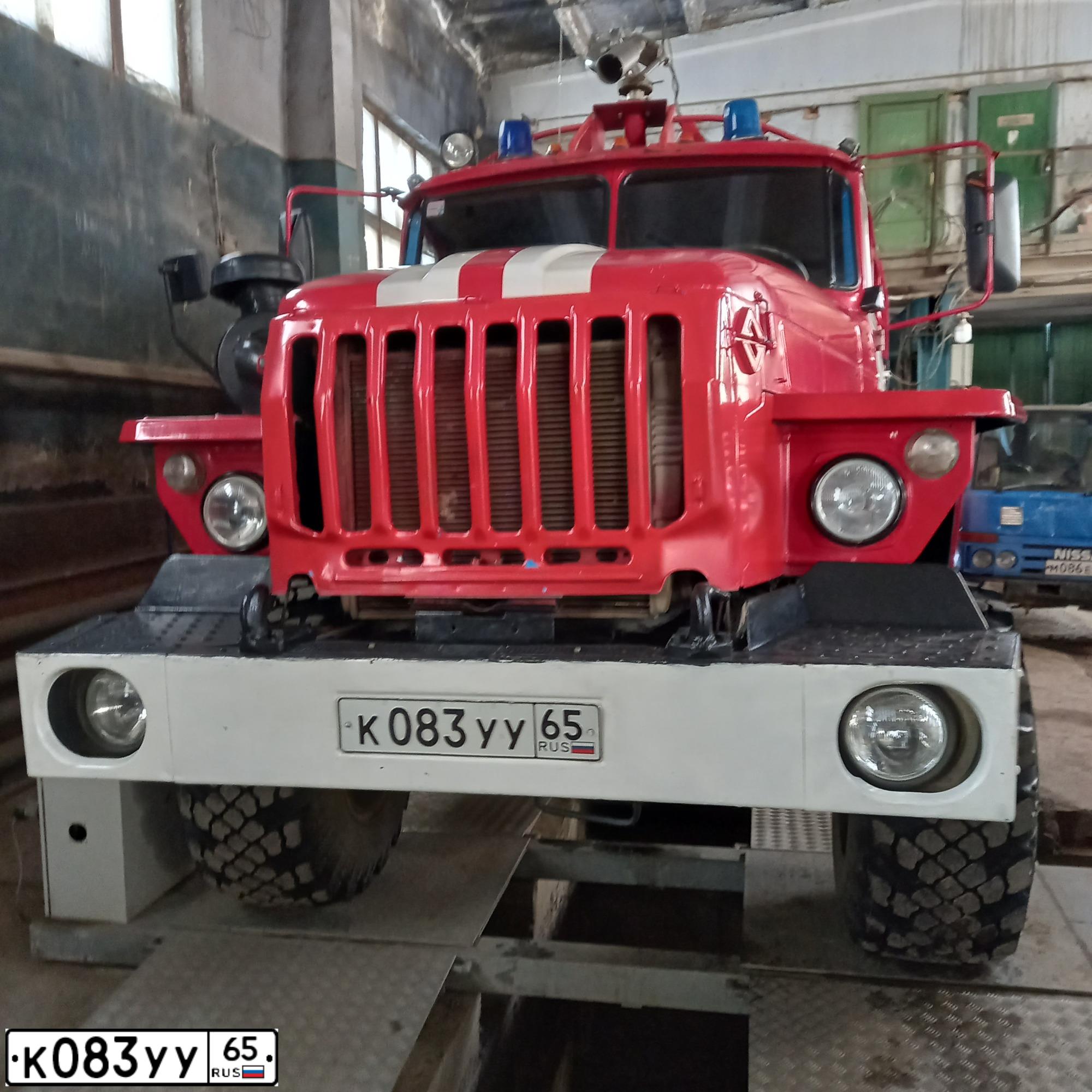 Фото автомобиля URAL 4320 /6X6/, 2009 — госномер К083УУ65. Цвет: ГОСТ Р 50574 2002