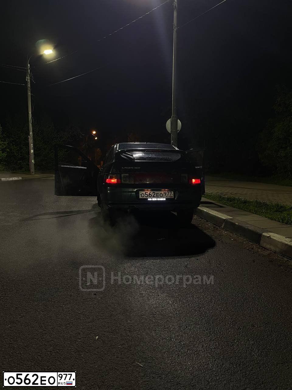 Фото автомобиля LADA 2112 LADA, 2004 — госномер О562ЕО977. Цвет: ЗЕЛЕНЫЙ ТЕМНЫЙ