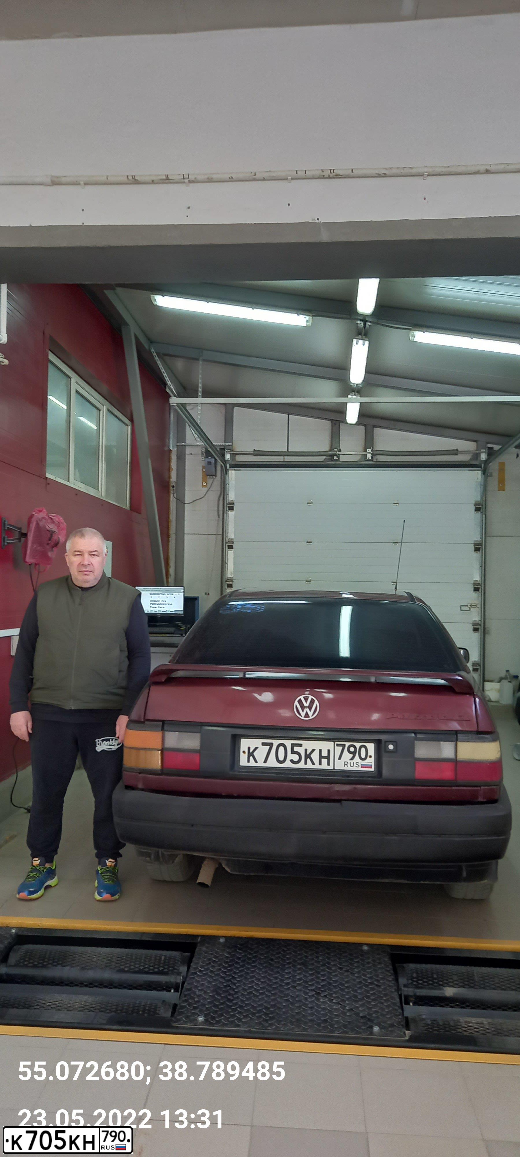 Фото автомобиля VOLKSWAGEN PASSAT, 1990 — госномер Е965СО150