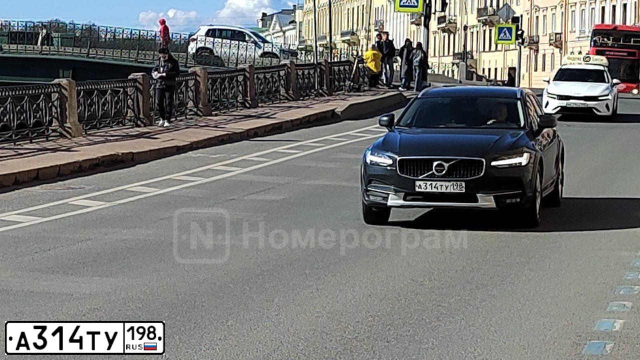 Фото автомобиля VOLVO V90, 2018 — госномер А314ТУ198. Цвет: ТЕМНО-СЕРЫЙ
